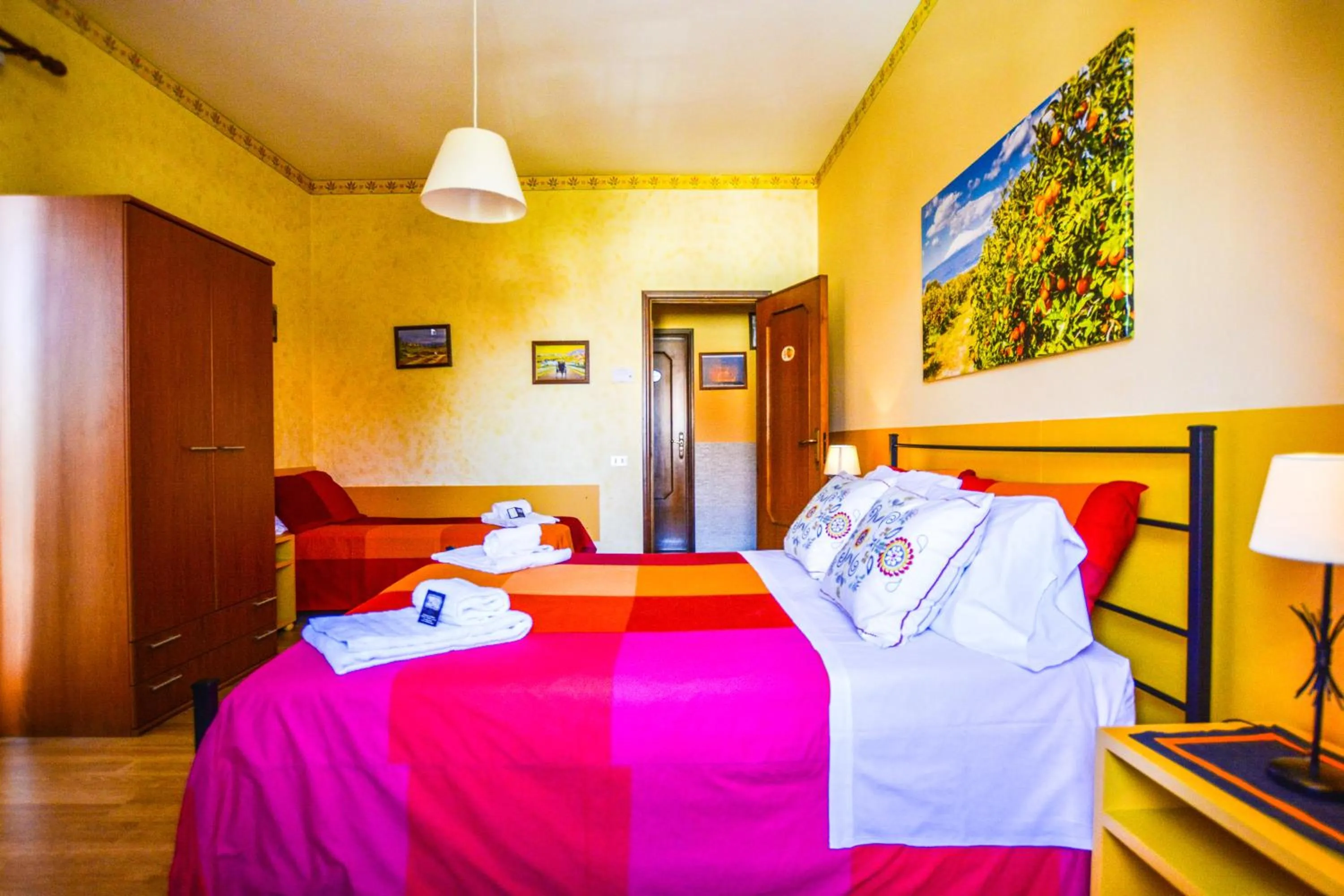Photo of the whole room, Bed in B&B Alfio Tomaselli