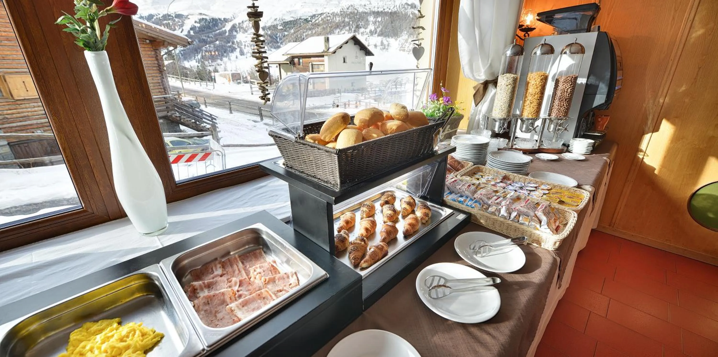Restaurant/places to eat in Hotel Loredana