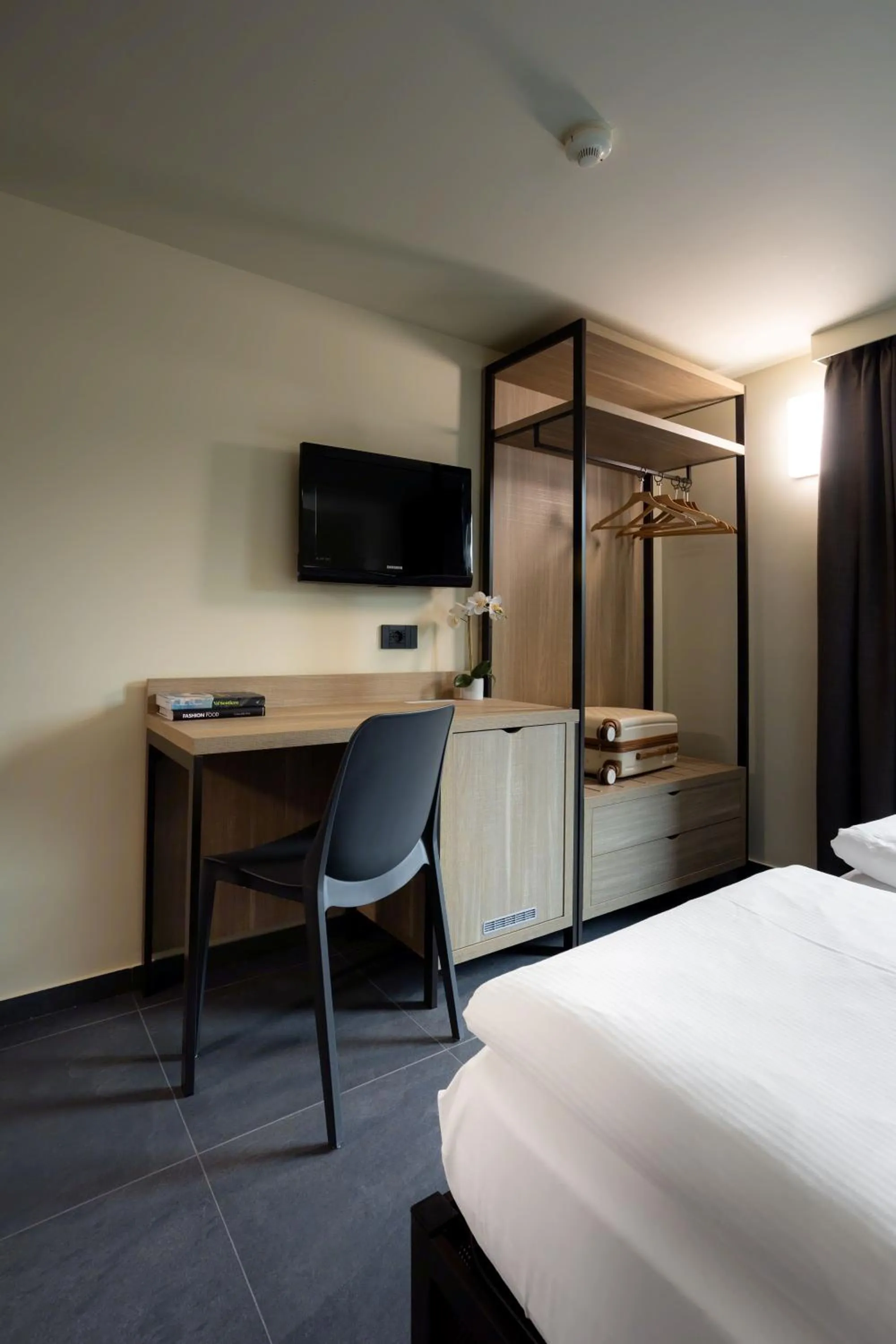 TV and multimedia, Bed in Hotel Loredana