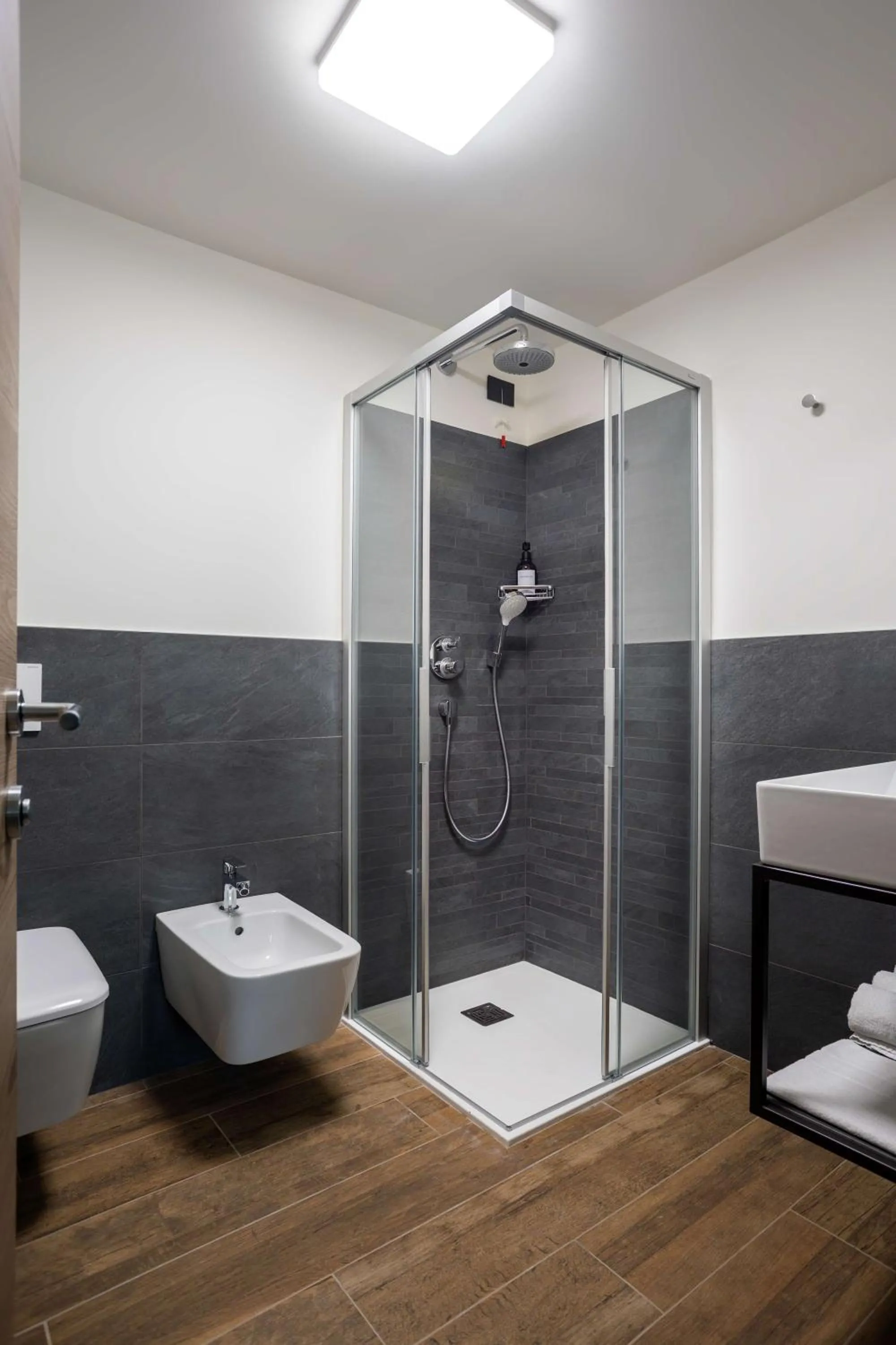 Shower in Hotel Loredana