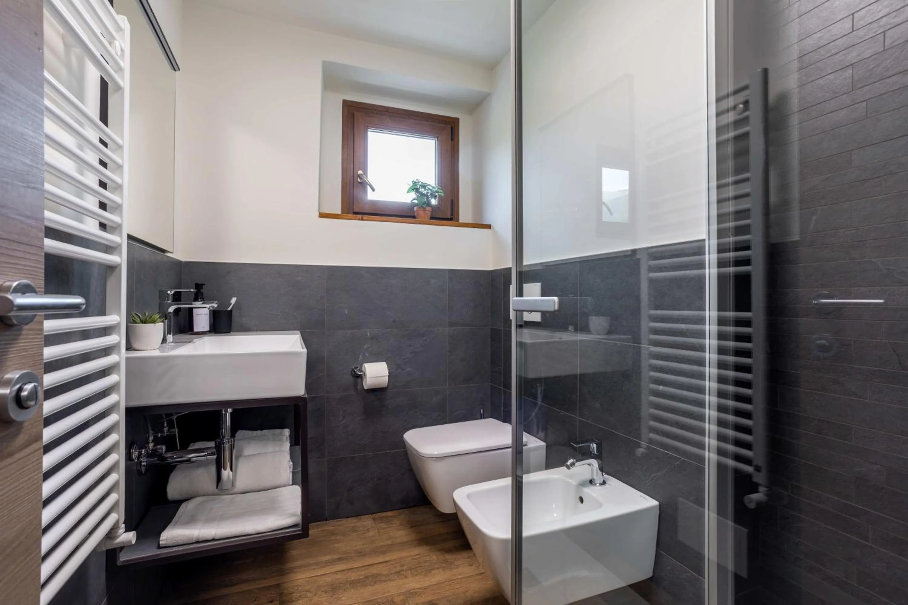 Shower in Hotel Loredana