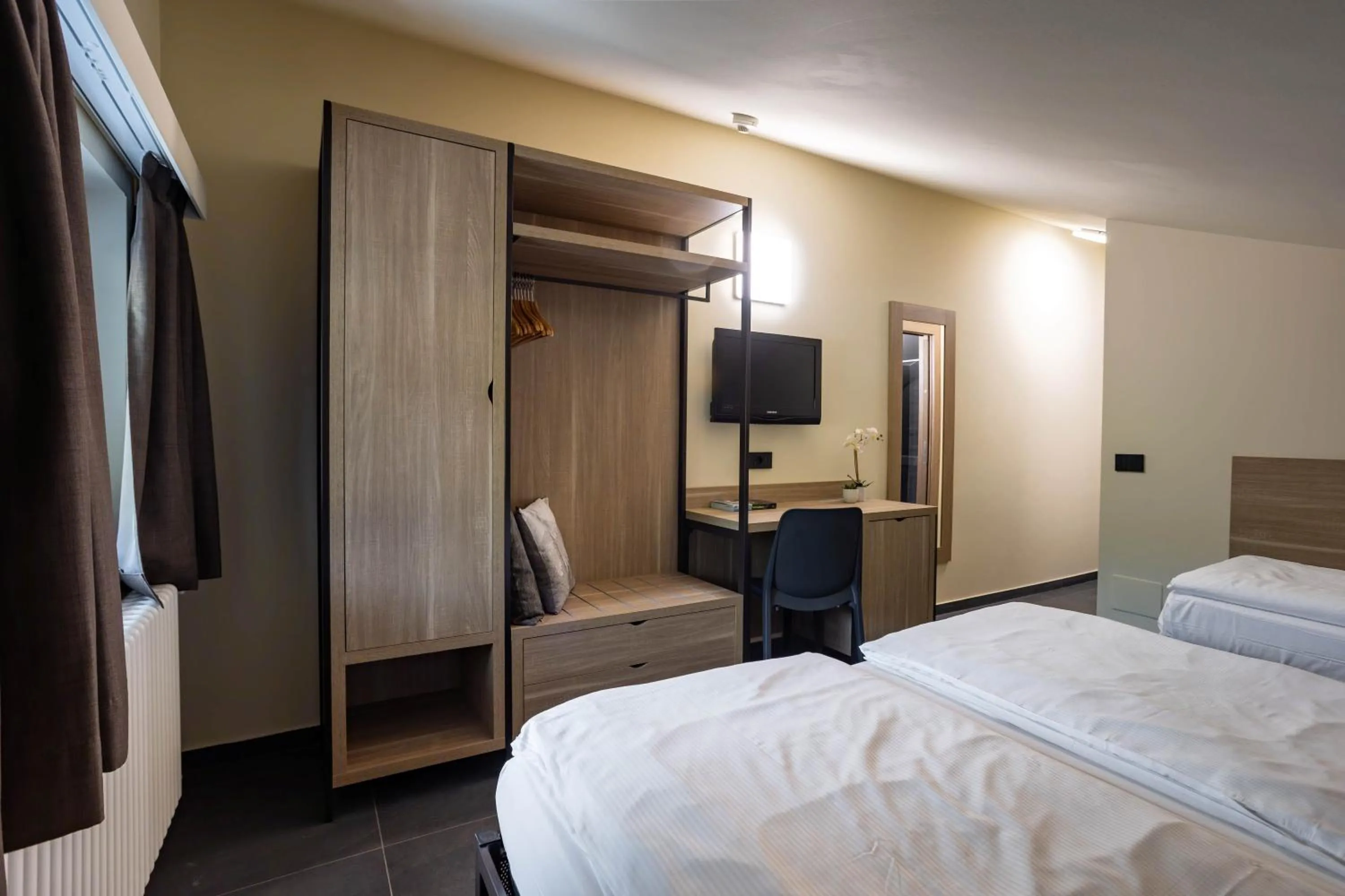 TV and multimedia, Bed in Hotel Loredana