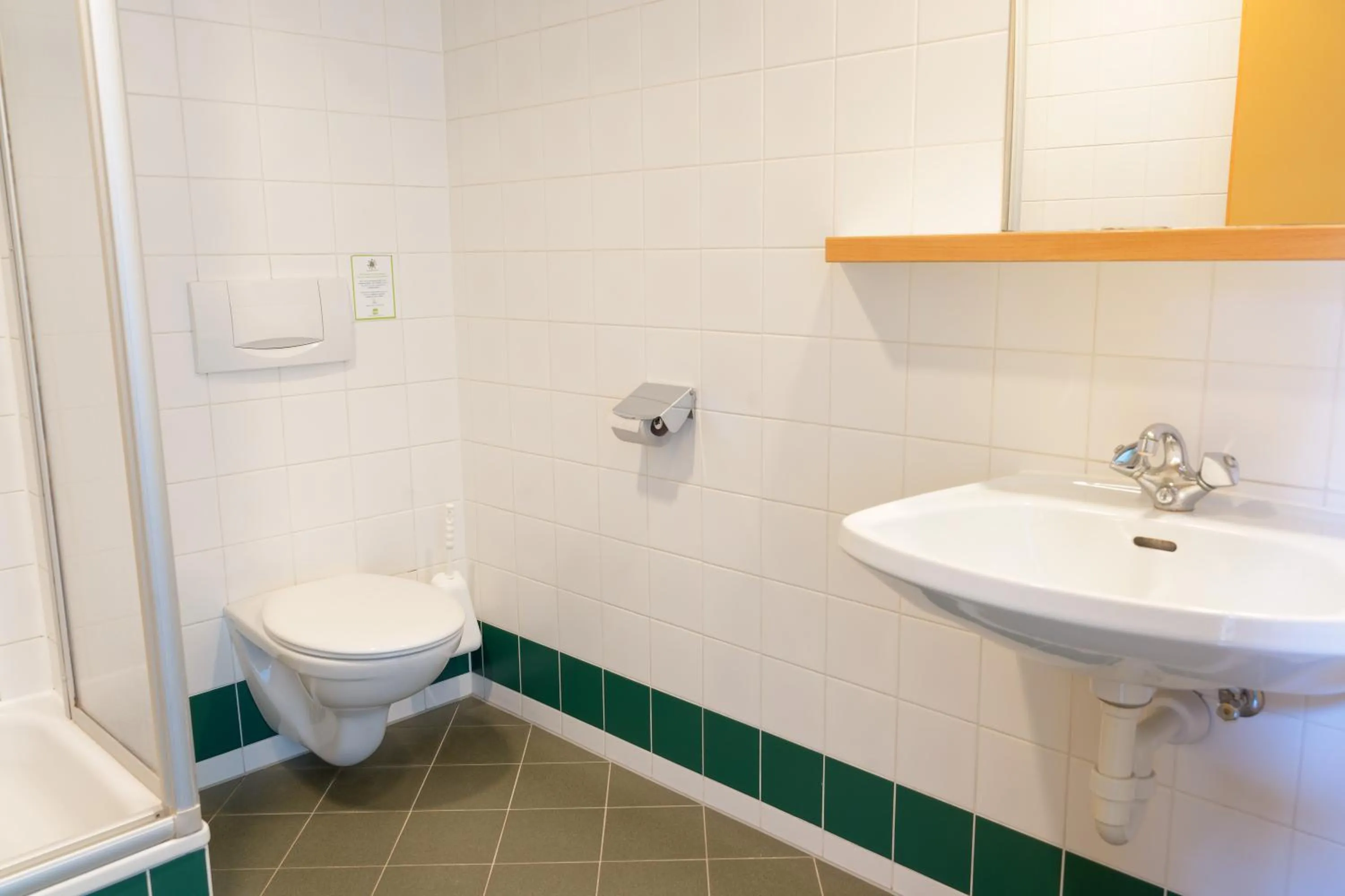 Bathroom in Jugendgästehaus Brigittenau &Brigittenau Youth Palace