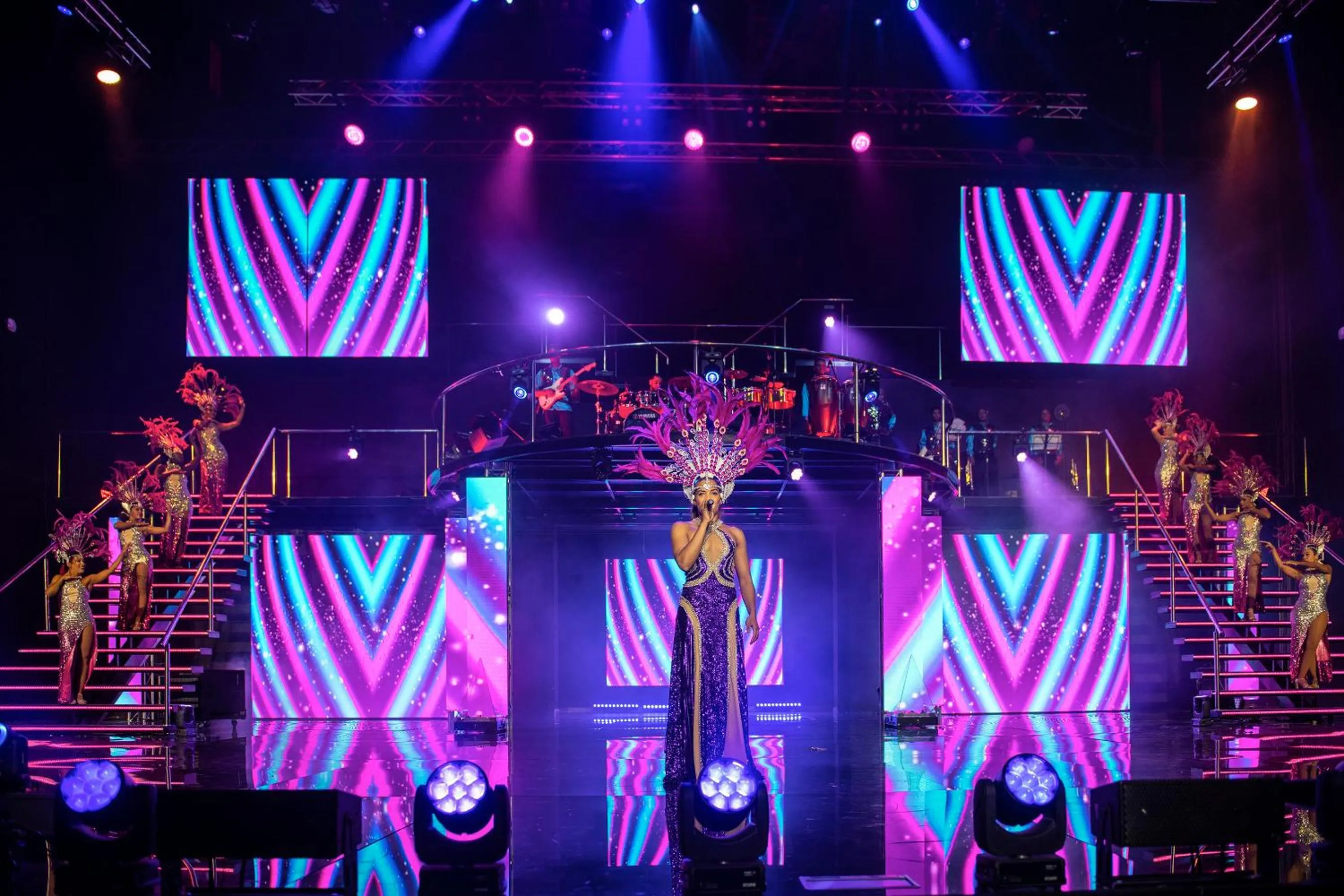 Evening entertainment in Adults Only Club at Lopesan Costa Bávaro Resort