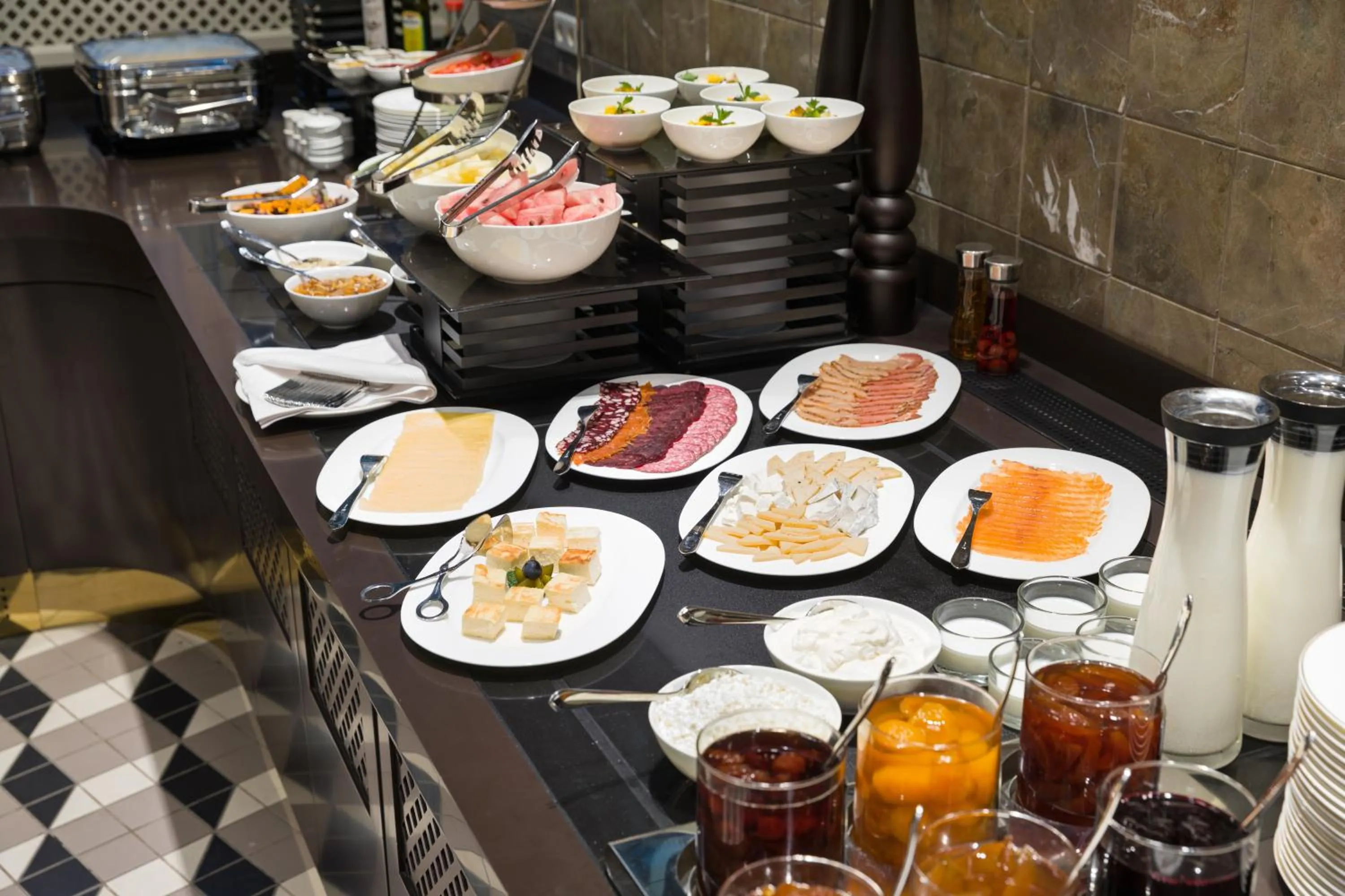 Buffet breakfast in BANKHOTEL