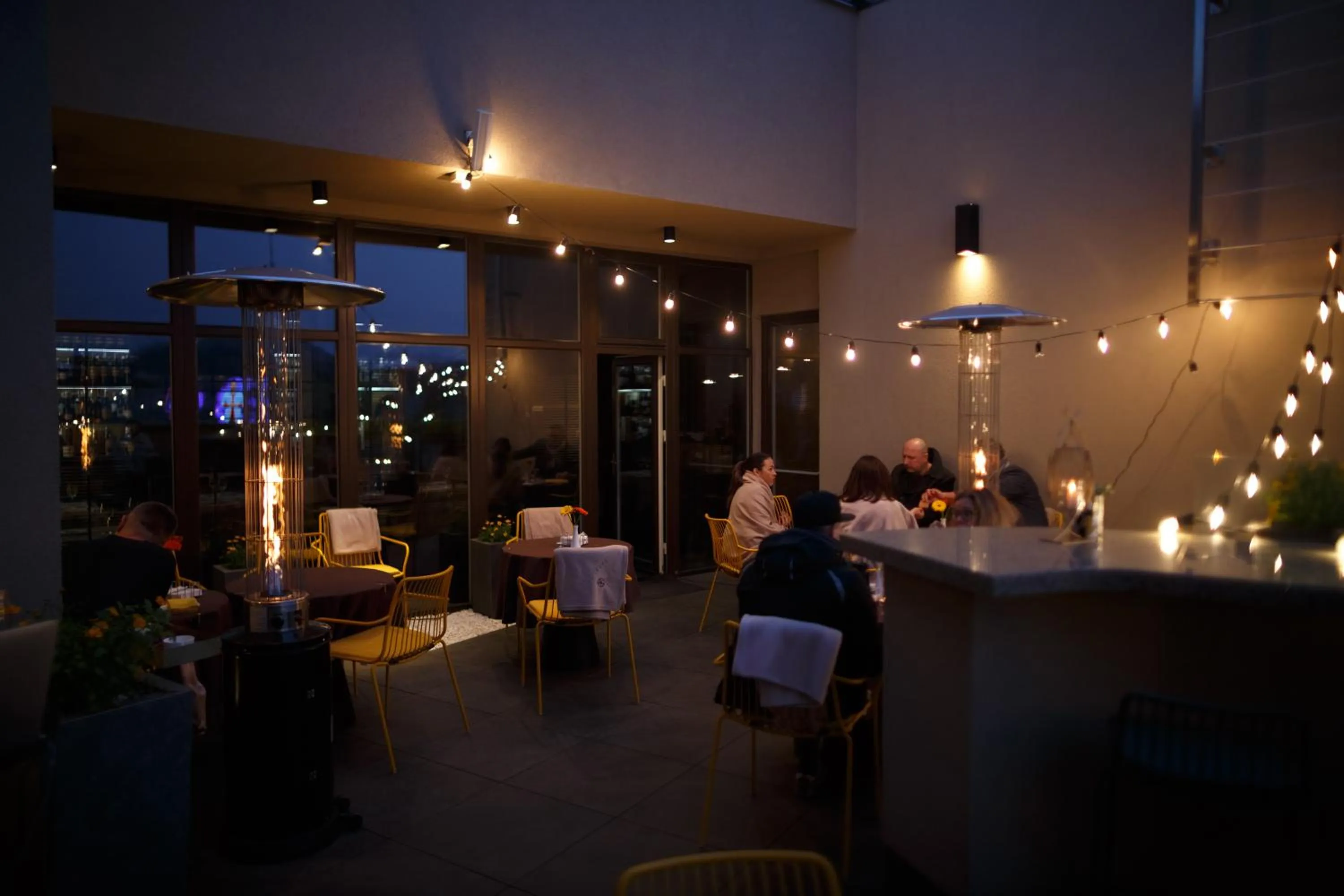 Restaurant/places to eat in BANKHOTEL