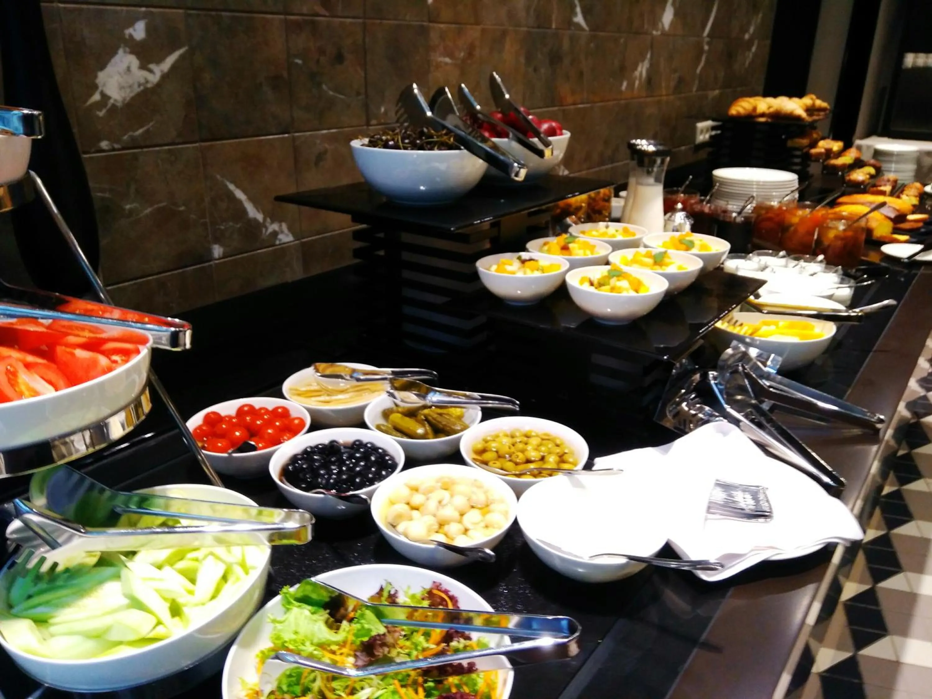 Buffet breakfast in BANKHOTEL