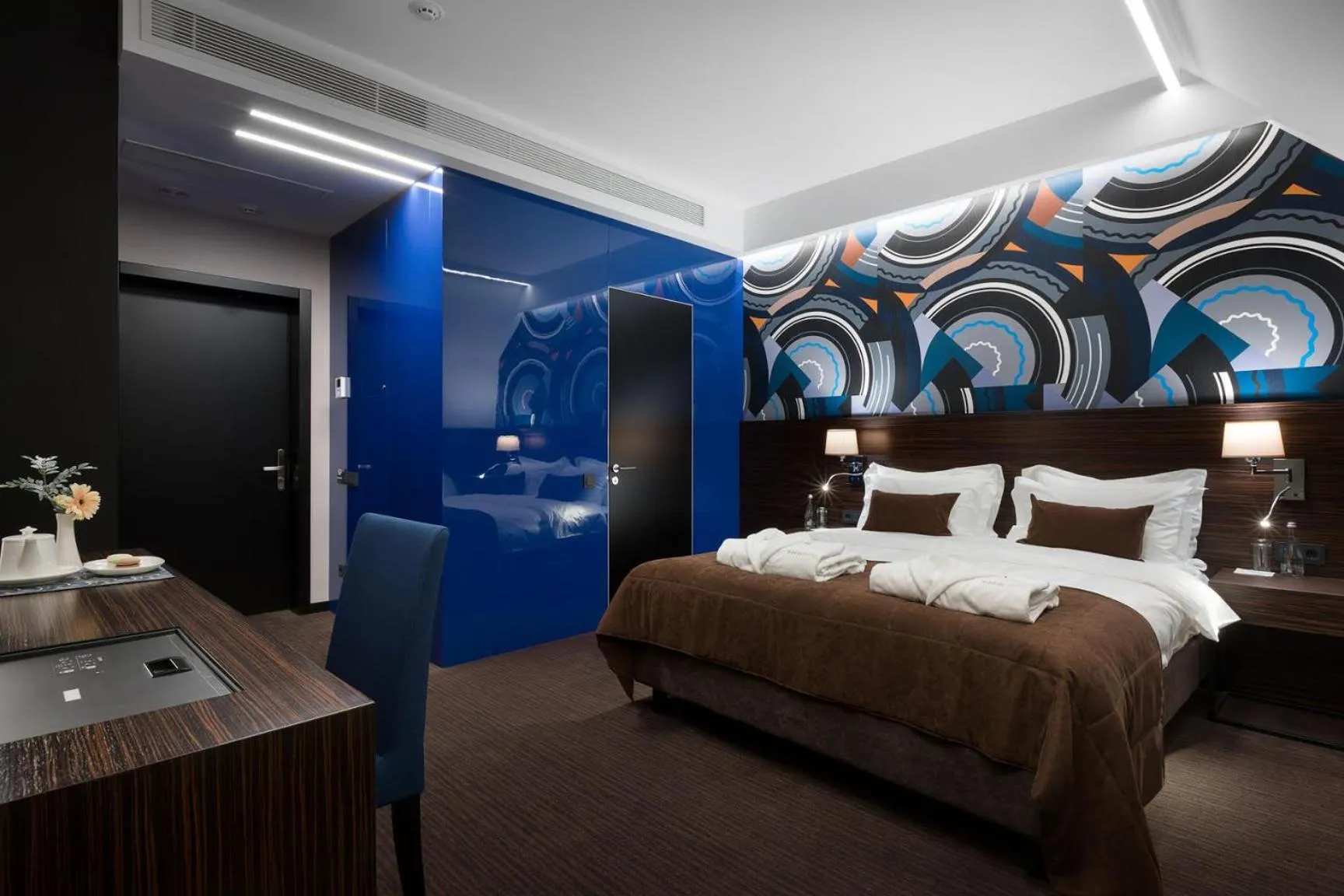 Photo of the whole room, Bed in BANKHOTEL