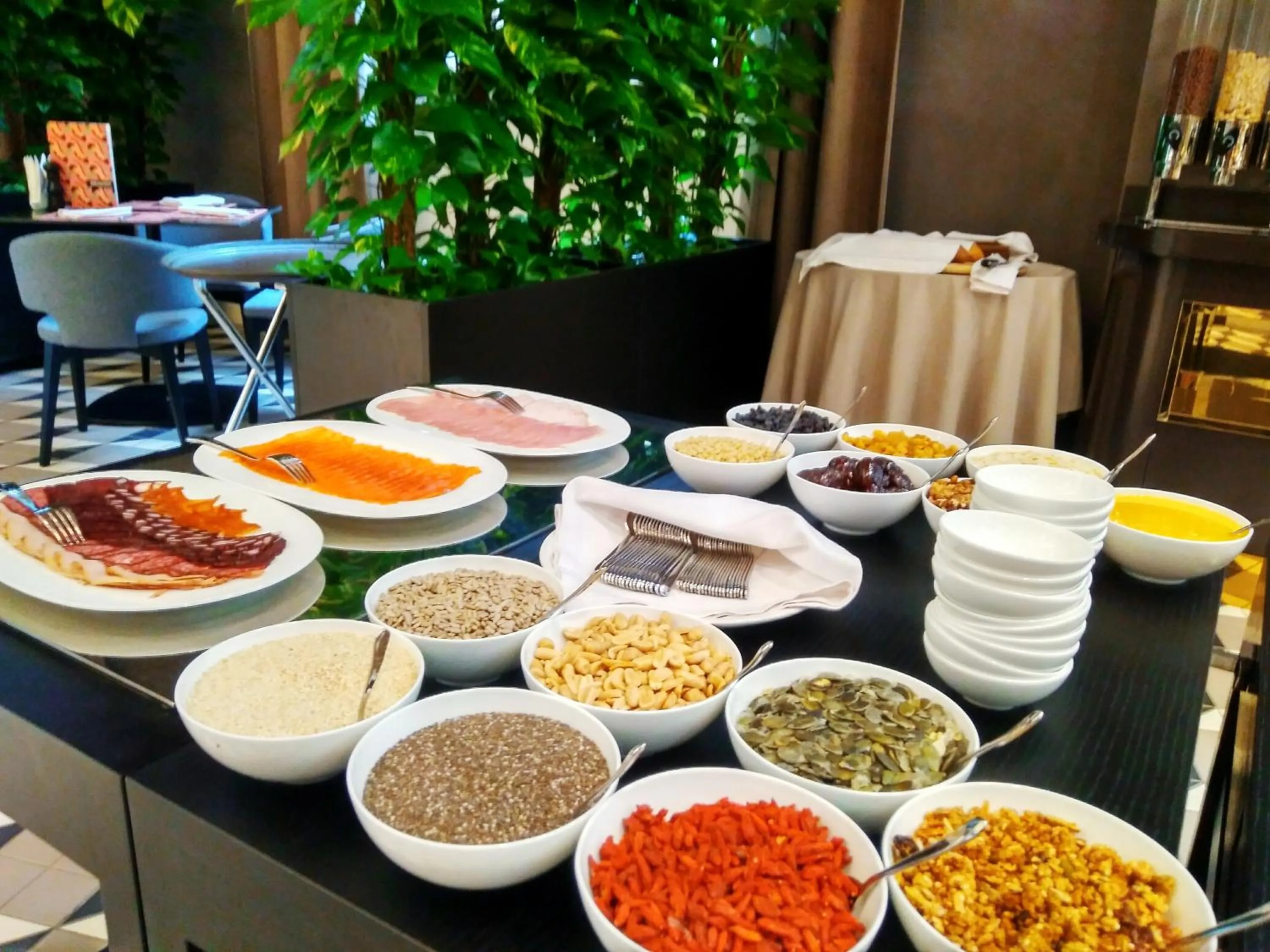 Buffet breakfast in BANKHOTEL