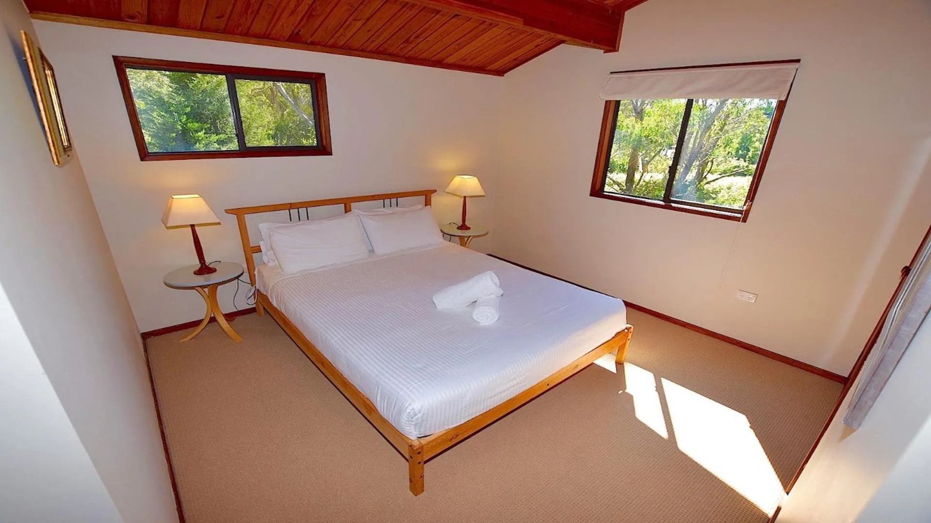 Bedroom, Bed in Sublime Cedar Lodge Leura
