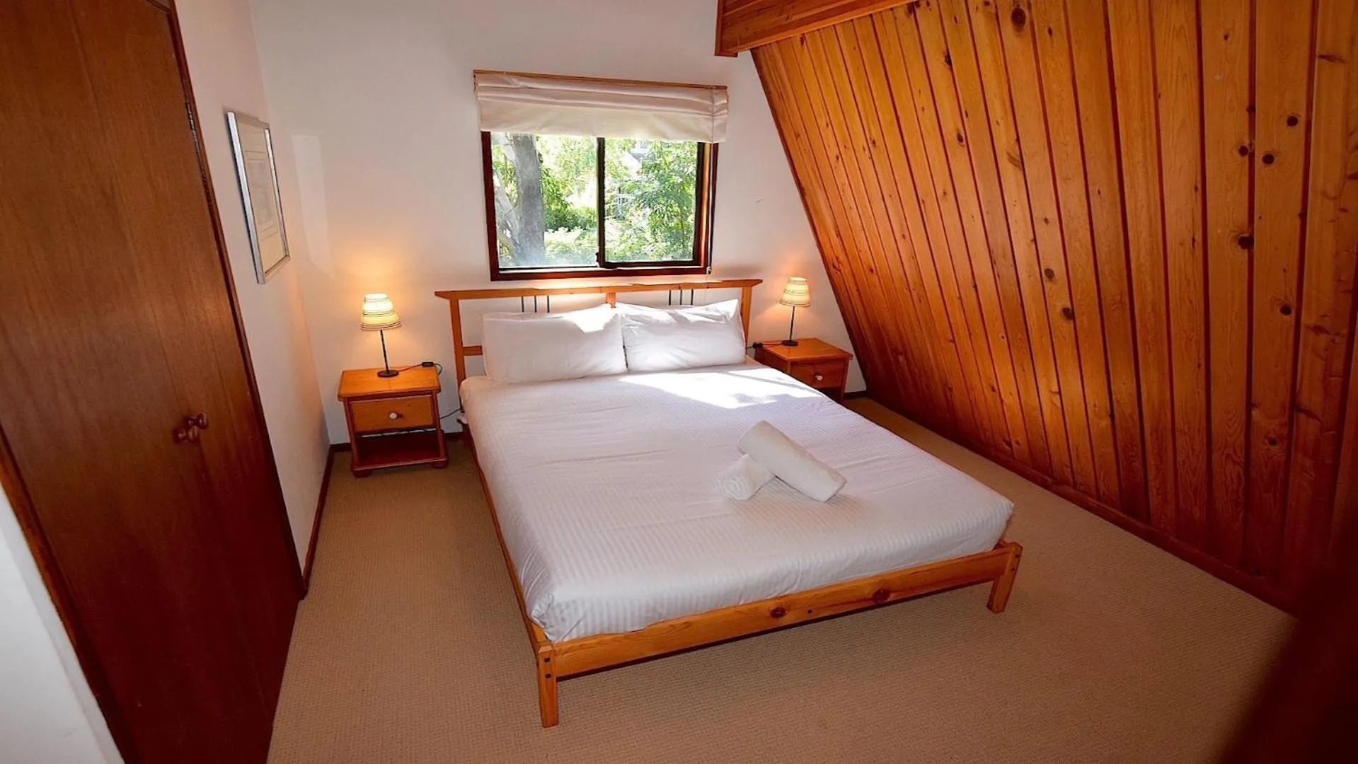 Bedroom, Bed in Sublime Cedar Lodge Leura