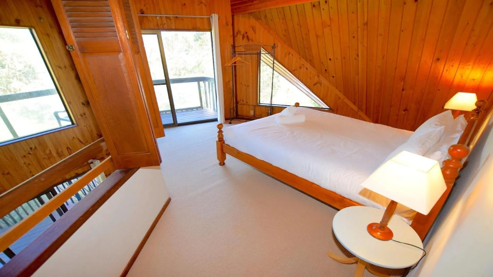 Balcony/Terrace, Bed in Sublime Cedar Lodge Leura