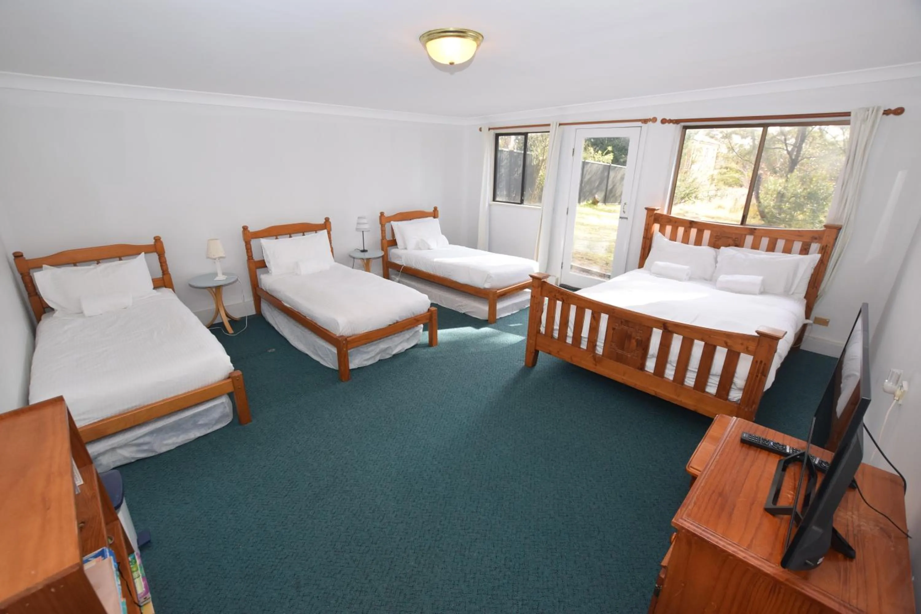 Bed in Sublime Cedar Lodge Leura