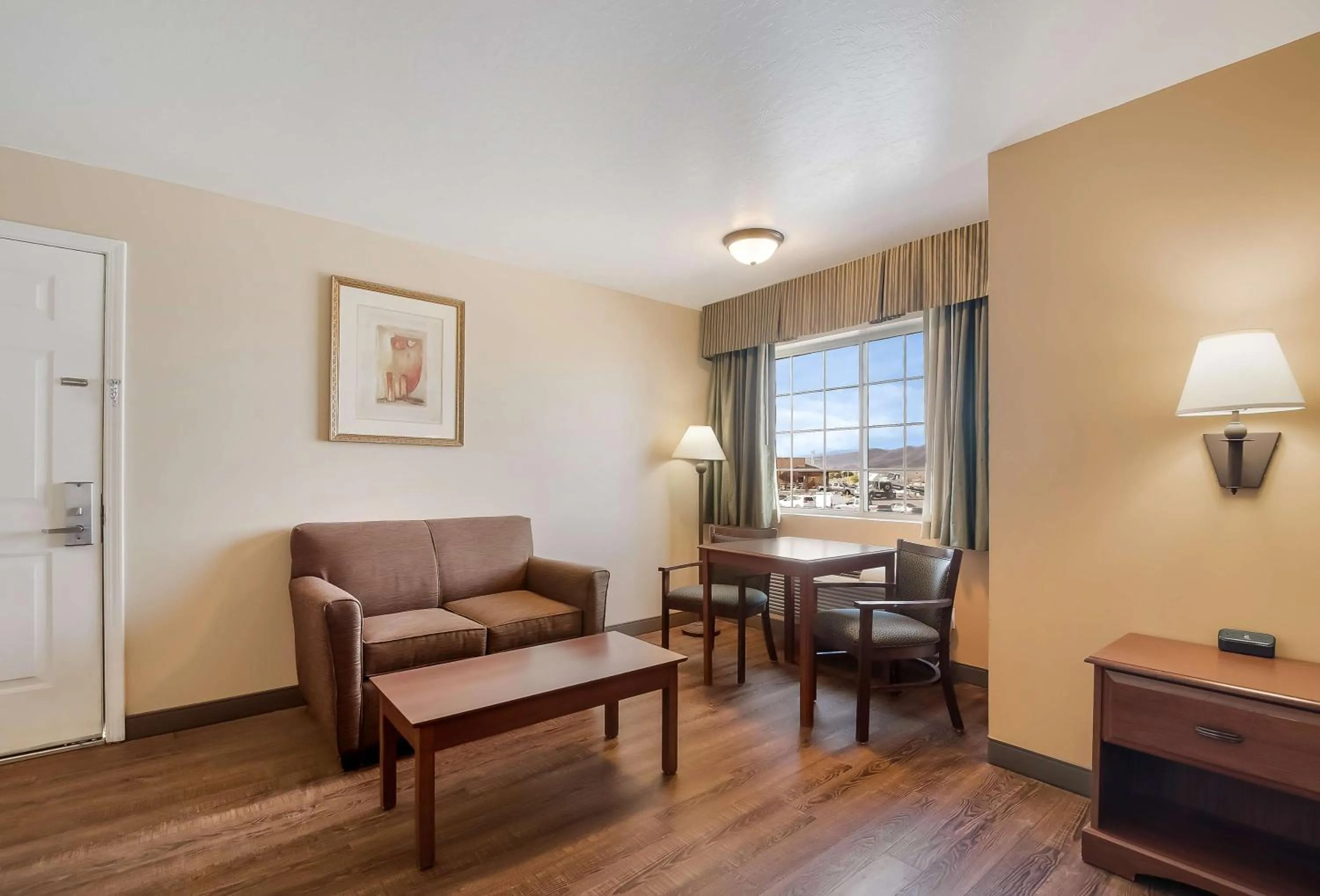 Photo of the whole room in SureStay Hotel by Best Western Fernley