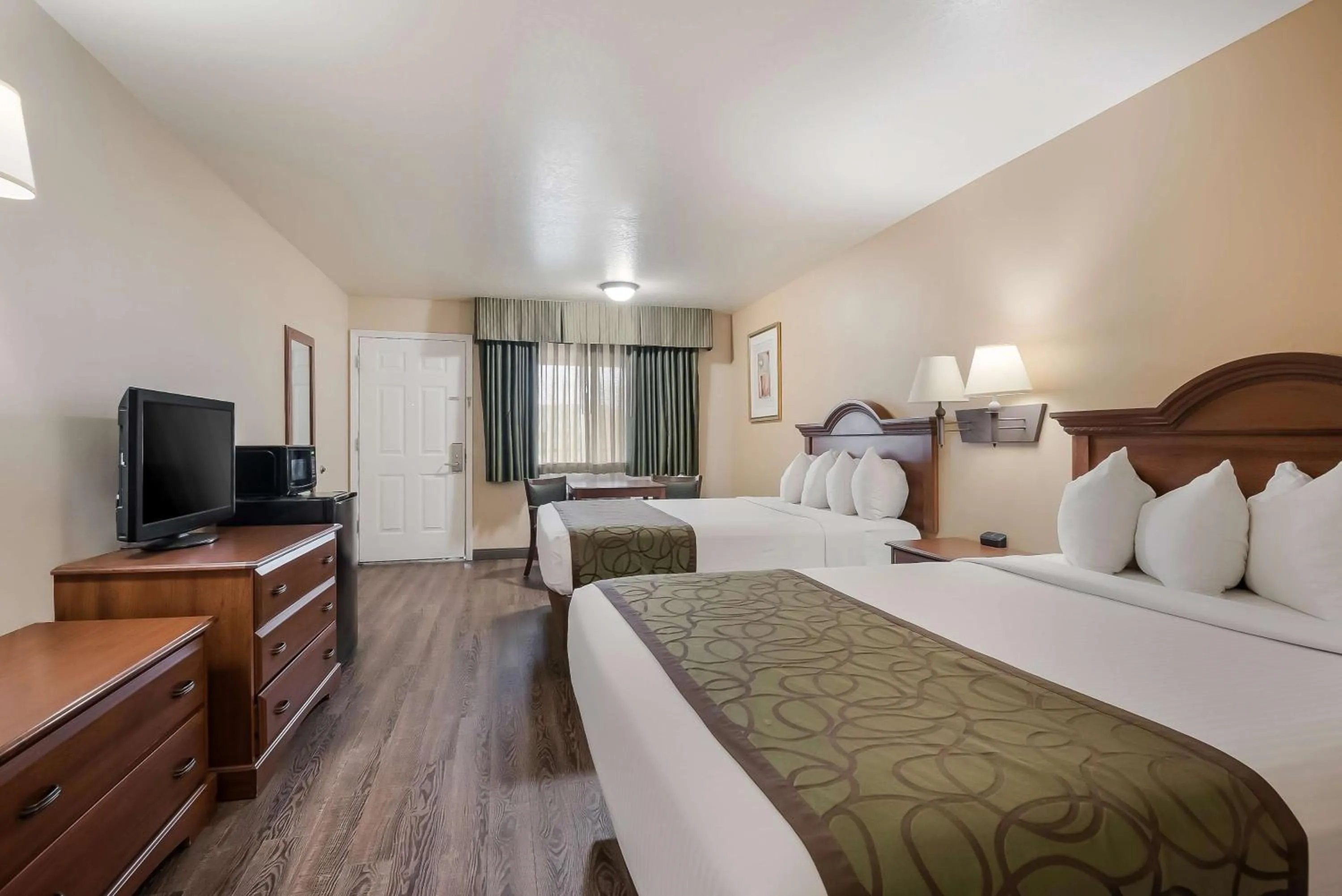 Bedroom, Bed in SureStay Hotel by Best Western Fernley