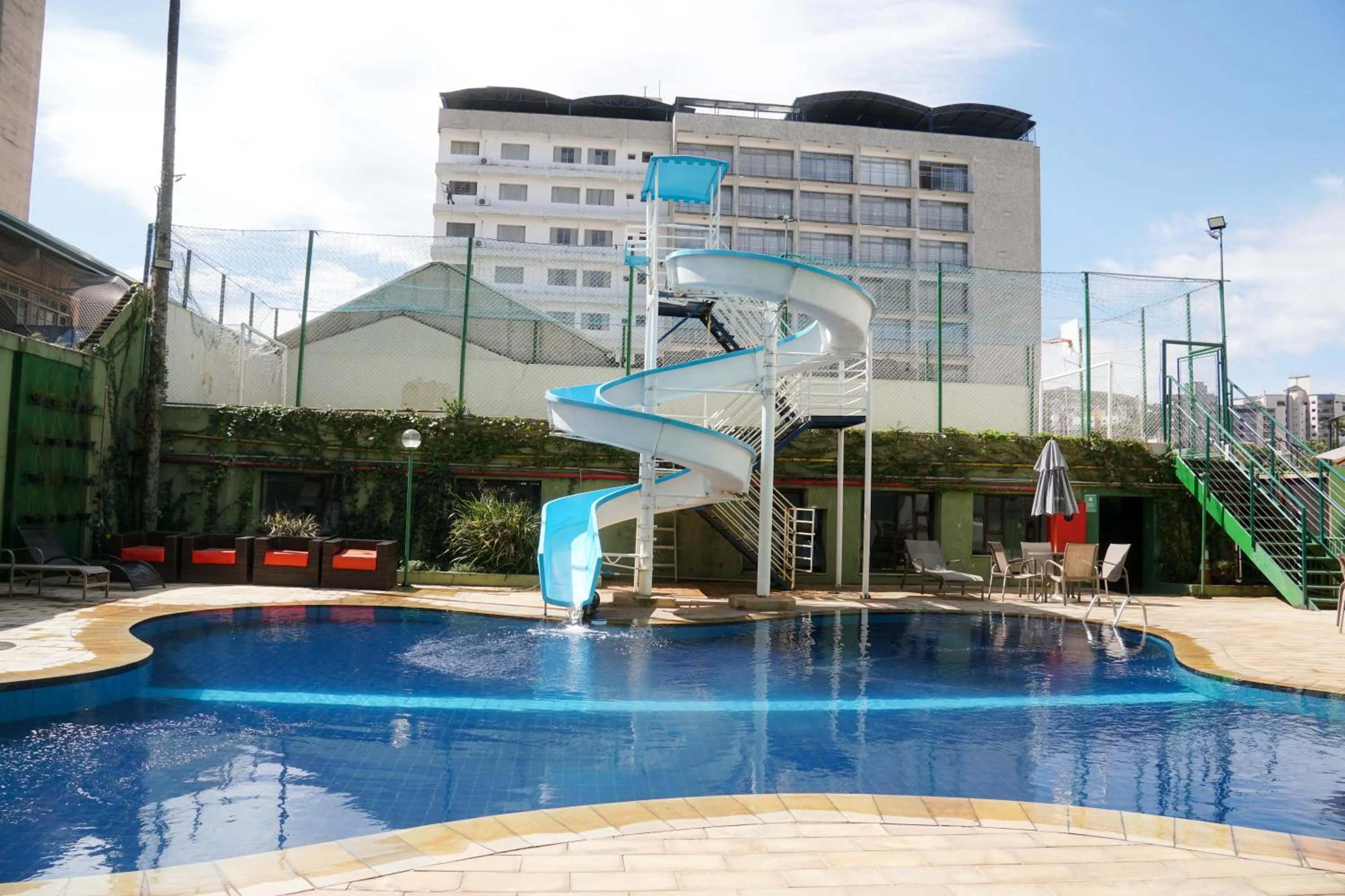 Swimming pool in Hotel Nacional Inn Poços de Caldas - Lazer completo e Gastronomia no Centro