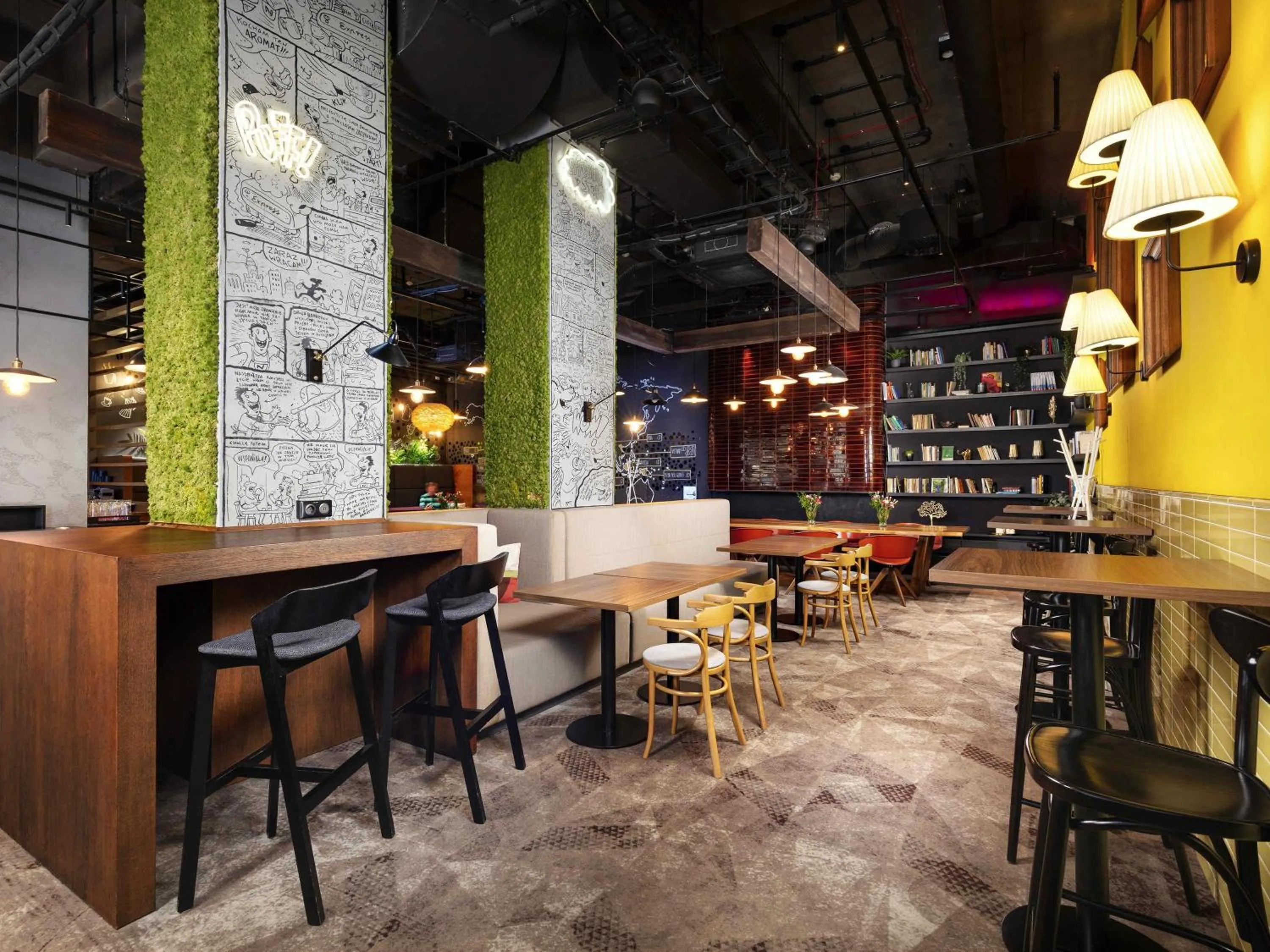 Lounge or bar in Ibis Poznan Centrum