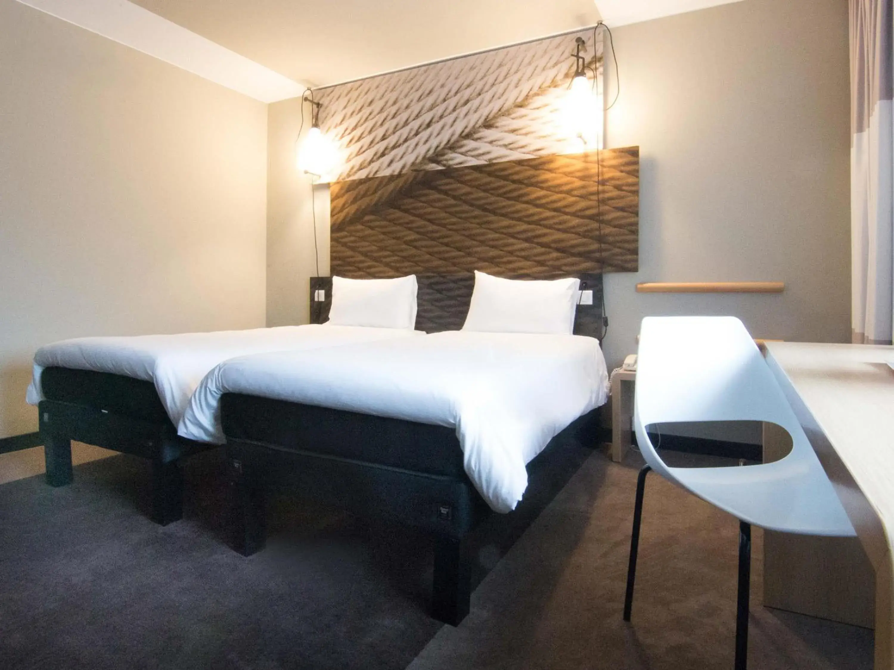 Bedroom, Bed in Ibis Poznan Centrum Bedroom, Bed in Ibis Poznan Centrum