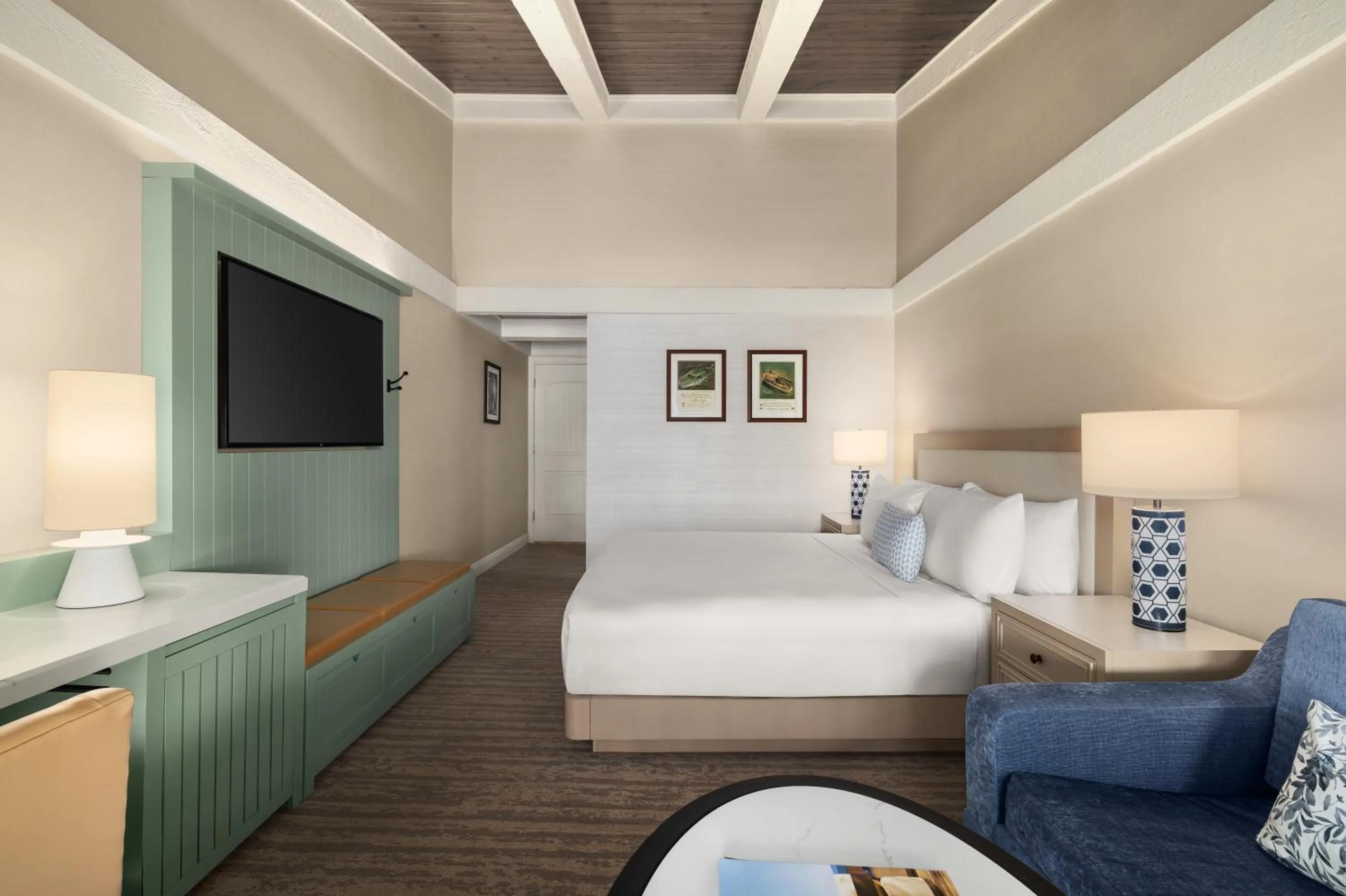 Photo of the whole room, Bed in The Abbey Resort