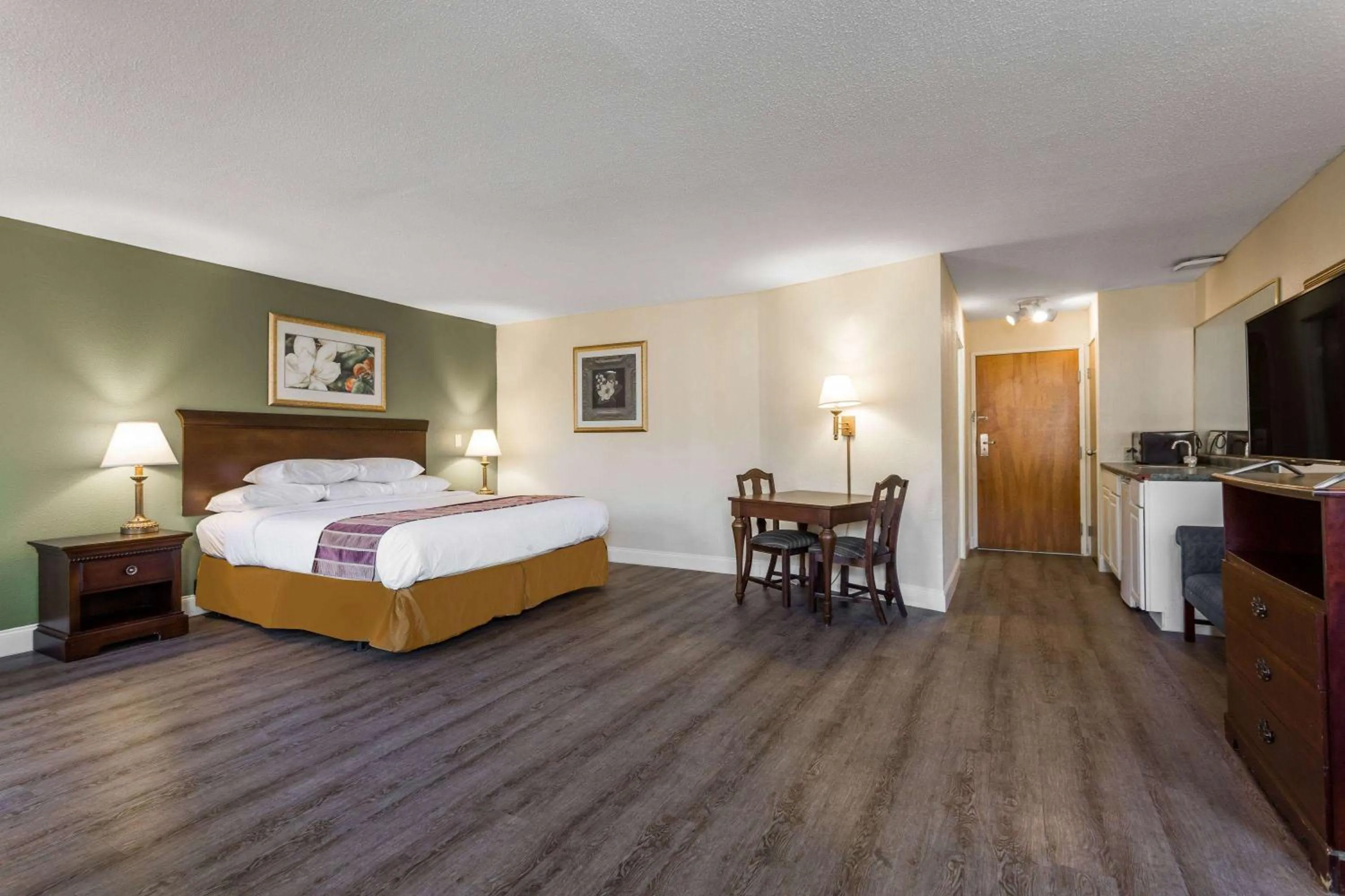 Photo of the whole room, Bed in Days Inn & Suites by Wyndham Rocky Mount Golden East