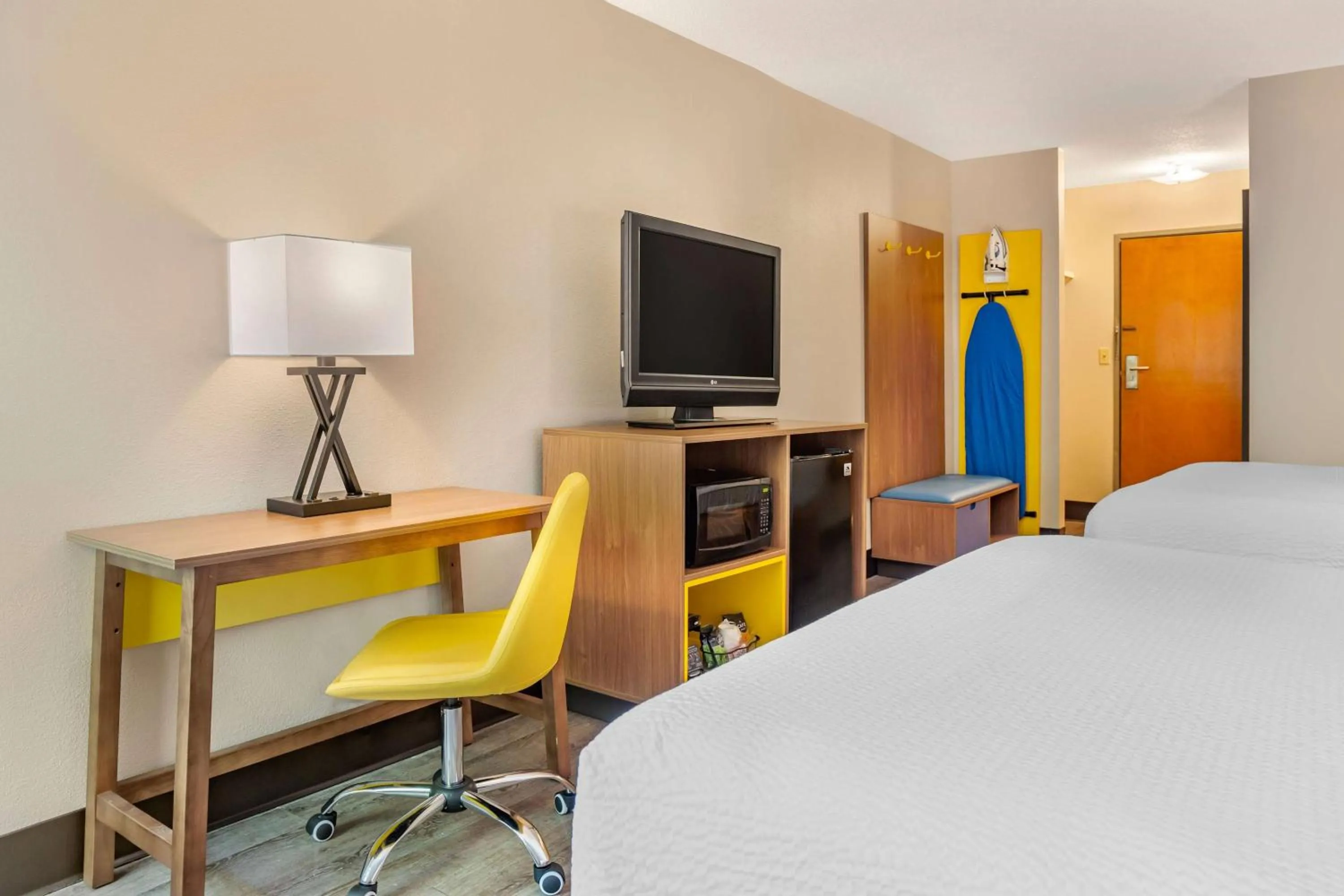 Photo of the whole room, Bed in Days Inn & Suites by Wyndham Rocky Mount Golden East