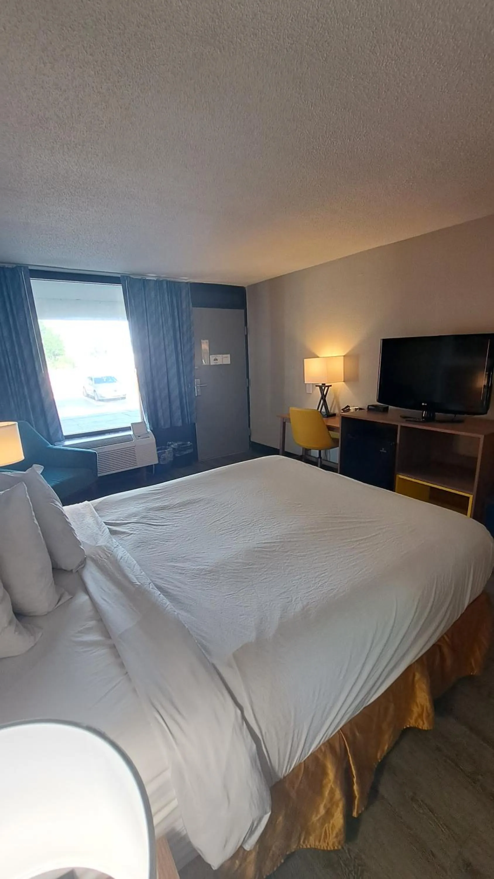 Bed in Days Inn & Suites by Wyndham Rocky Mount Golden East