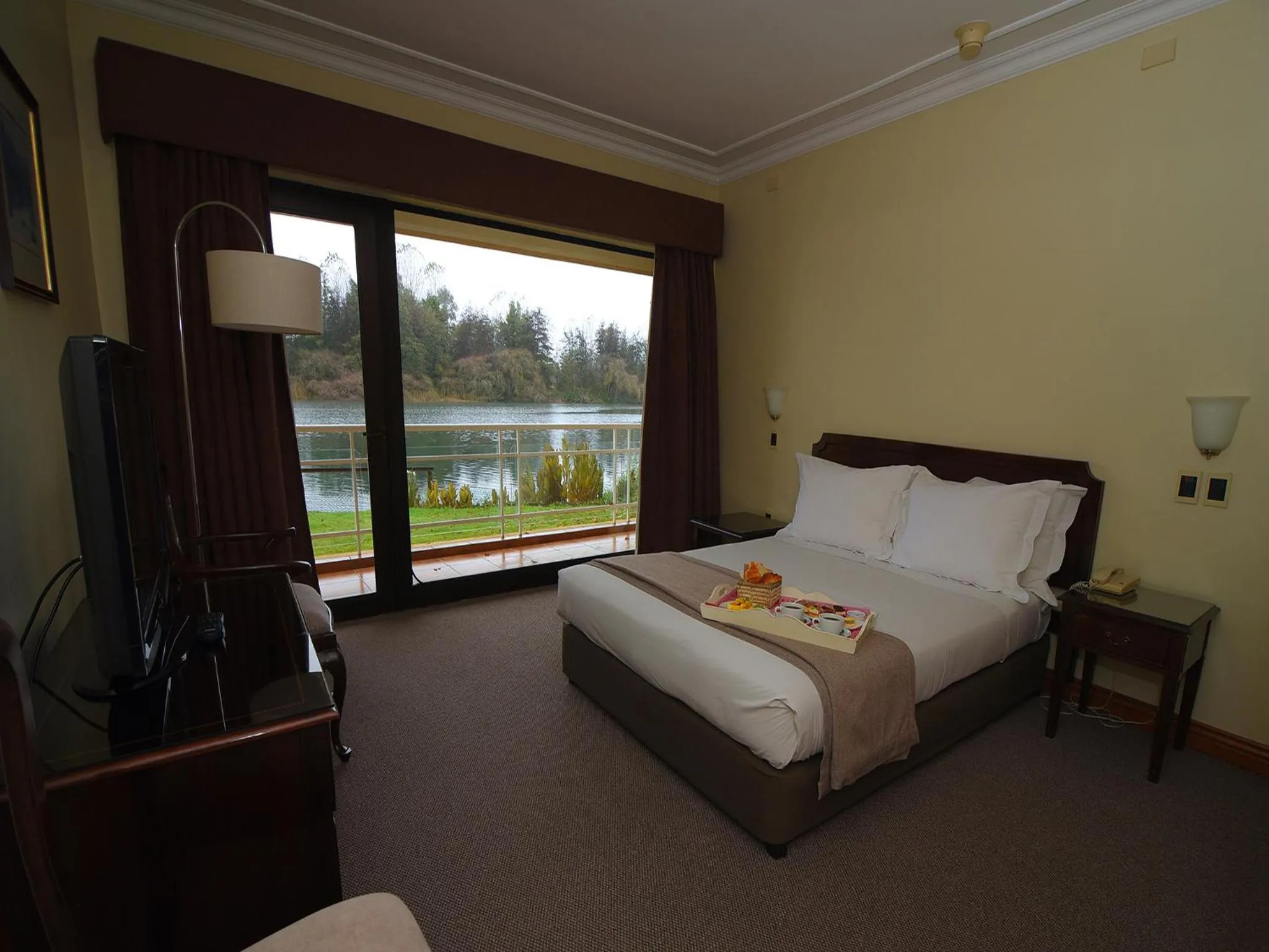 Bedroom, Bed in Hotel Naguilan