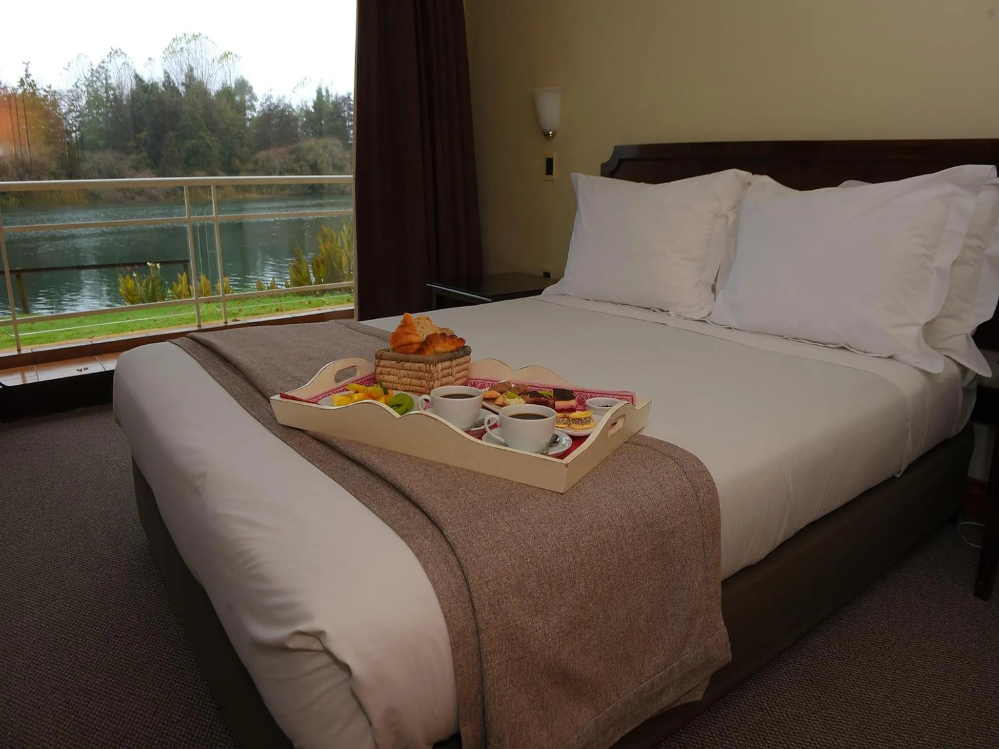 Bedroom, Bed in Hotel Naguilan