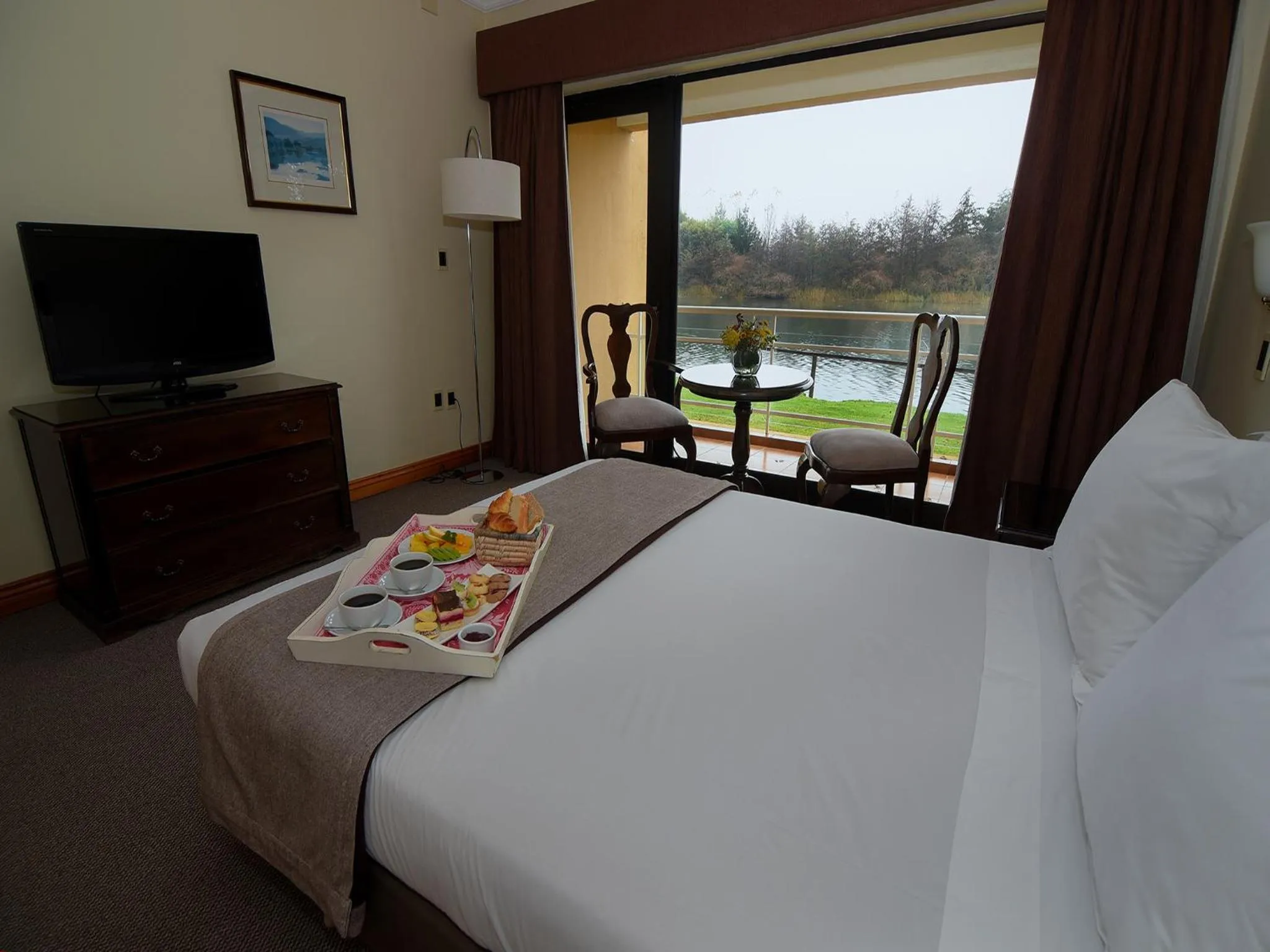 Bedroom, Bed in Hotel Naguilan