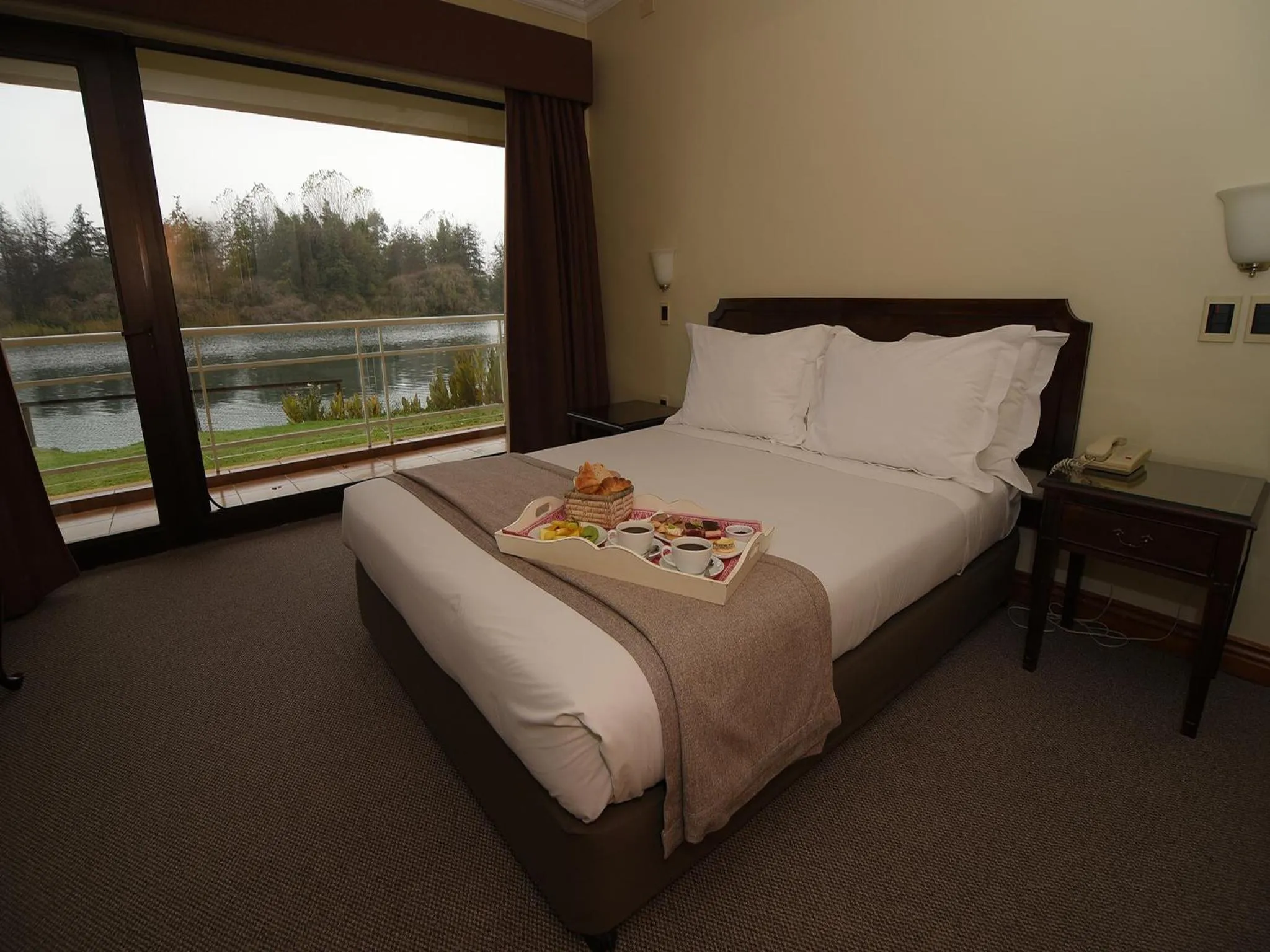 Bedroom, Bed in Hotel Naguilan