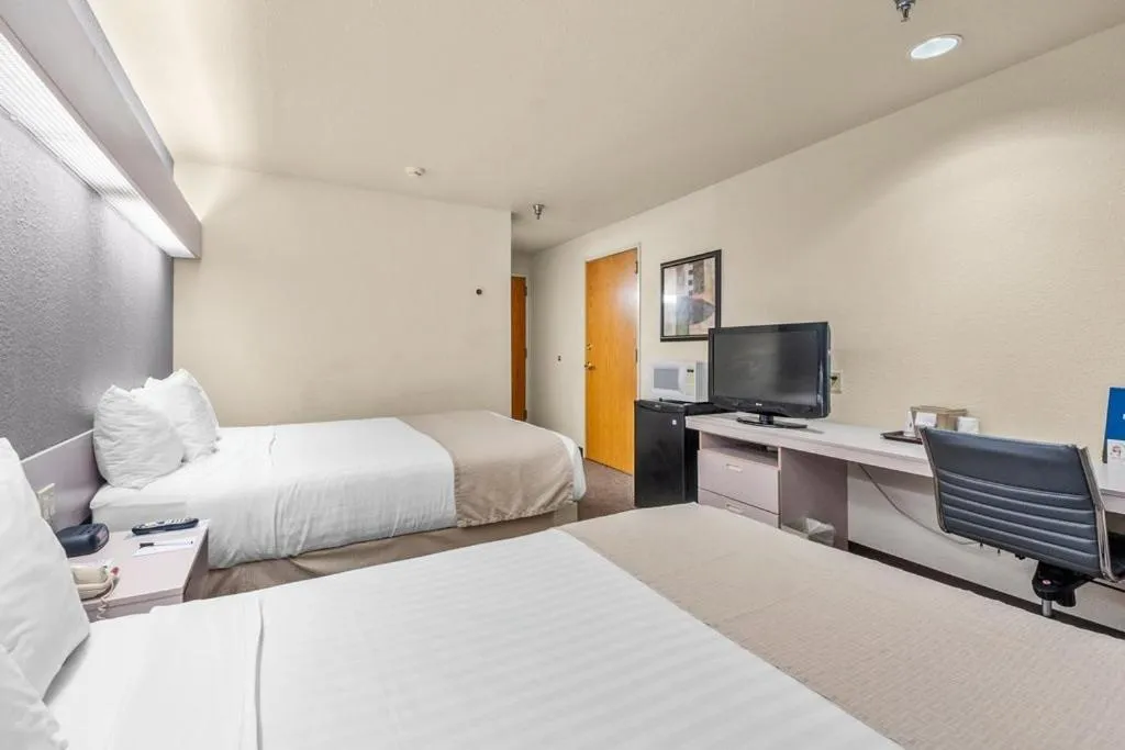 Bed in Microtel Inn & Suites by Wyndham Sainte Genevieve