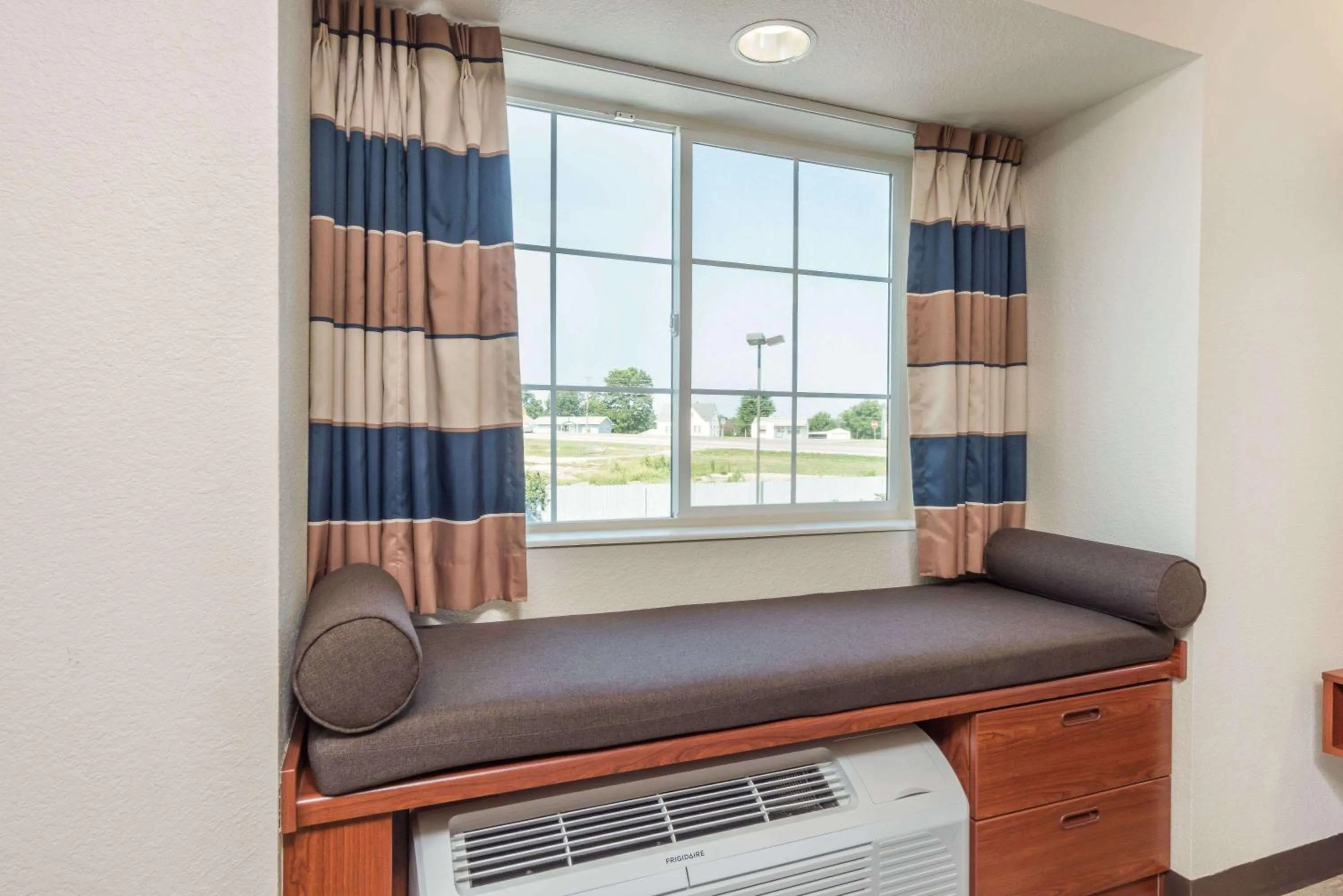 Photo of the whole room in Microtel Inn & Suites by Wyndham Sainte Genevieve