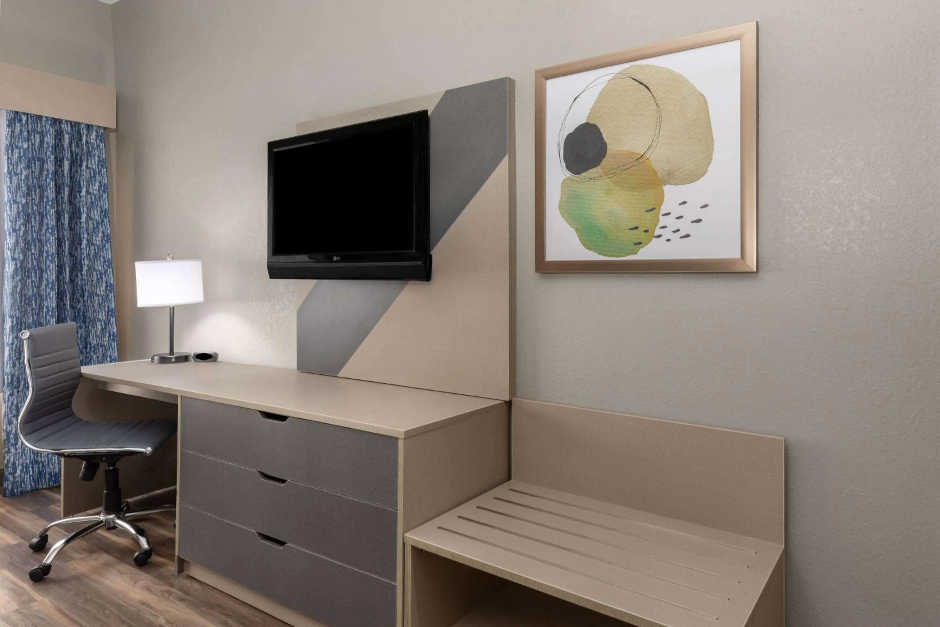 Photo of the whole room in Wingate by Wyndham Sulphur Near Lake Charles