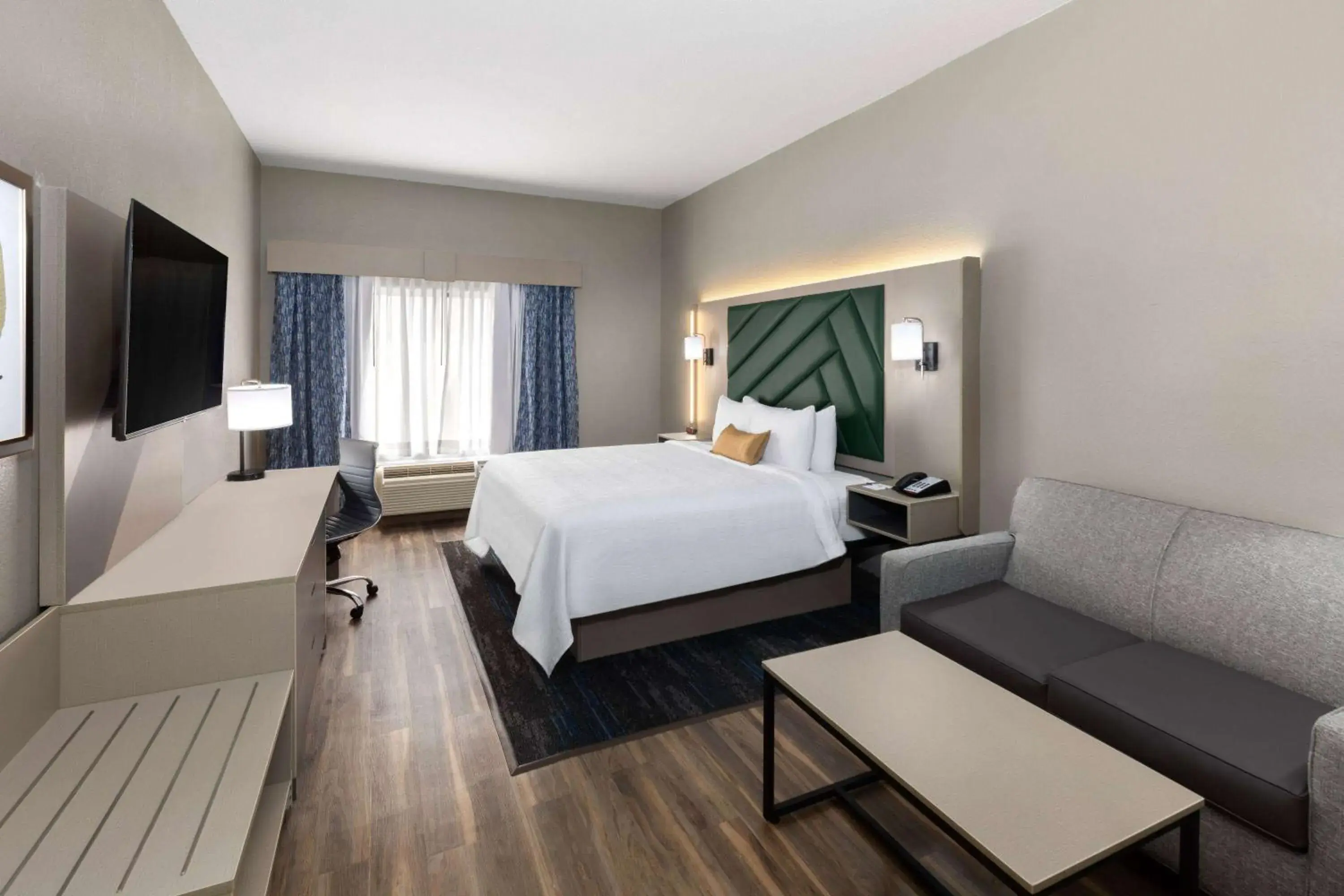 Photo of the whole room, Bed in Wingate by Wyndham Sulphur Near Lake Charles Photo of the whole room, Bed in Wingate by Wyndham Sulphur Near Lake Charles