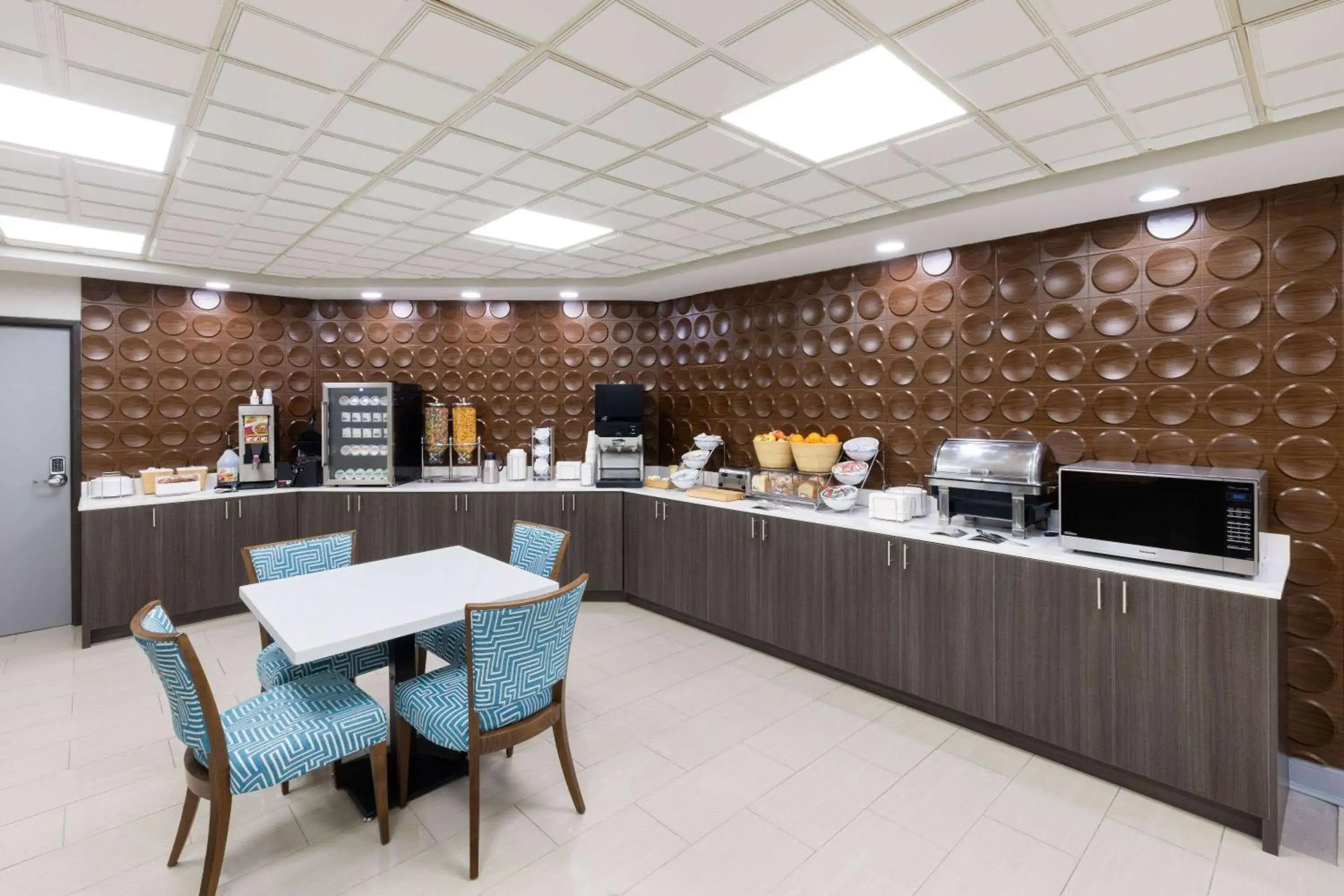 Breakfast in Wingate by Wyndham Sulphur Near Lake Charles Breakfast in Wingate by Wyndham Sulphur Near Lake Charles