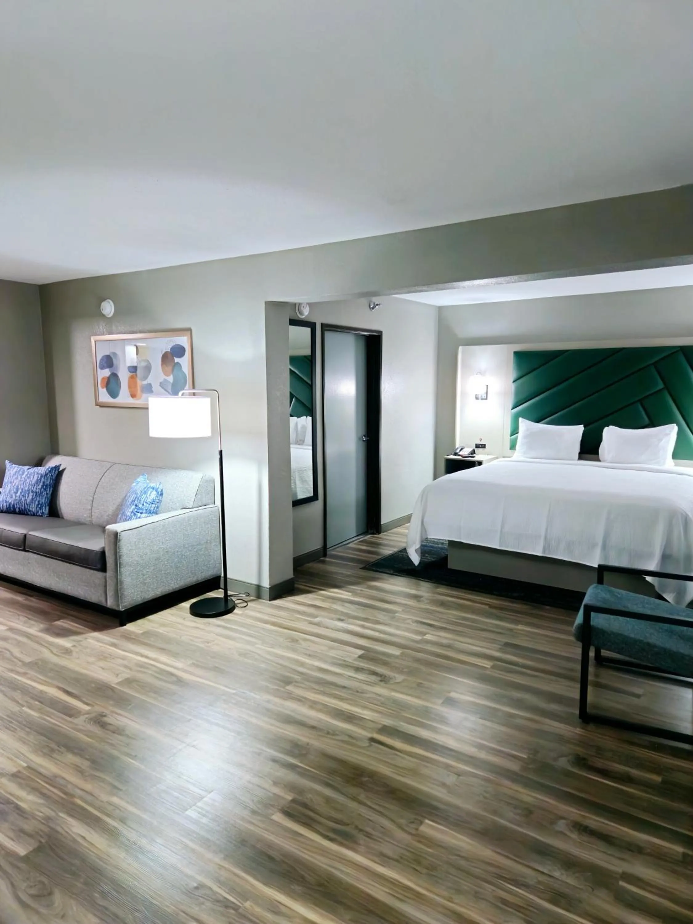 Bed in Wingate by Wyndham Sulphur Near Lake Charles