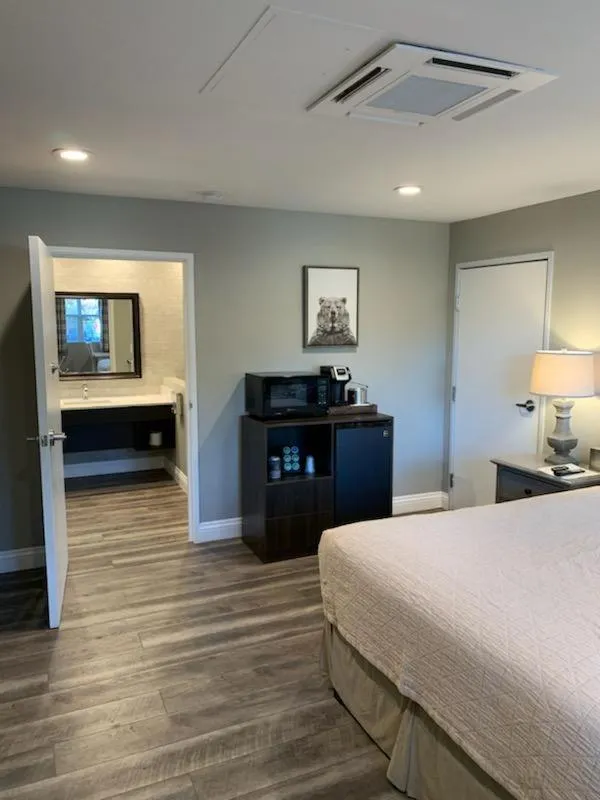 minibar, Bed in Big Bear Frontier