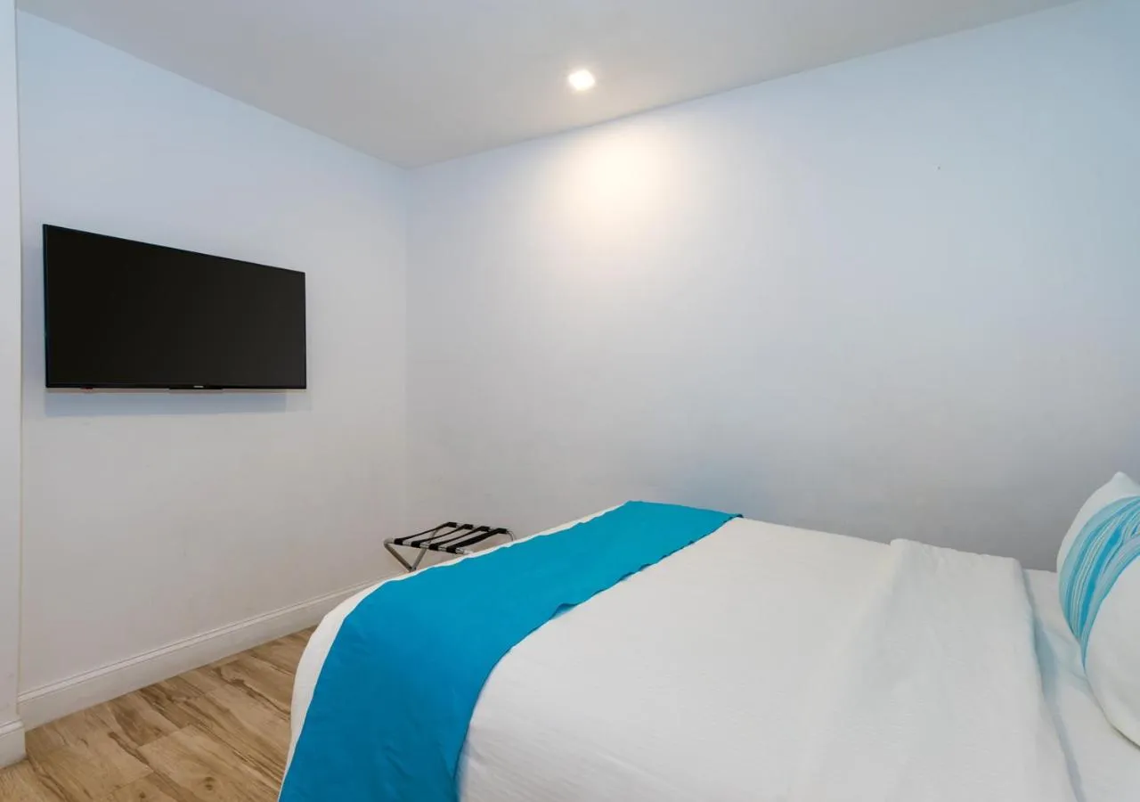 View (from property/room), Bed in Aqualina Inn