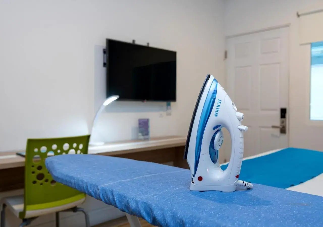 furniture, Bed in Aqualina Inn furniture, Bed in Aqualina Inn