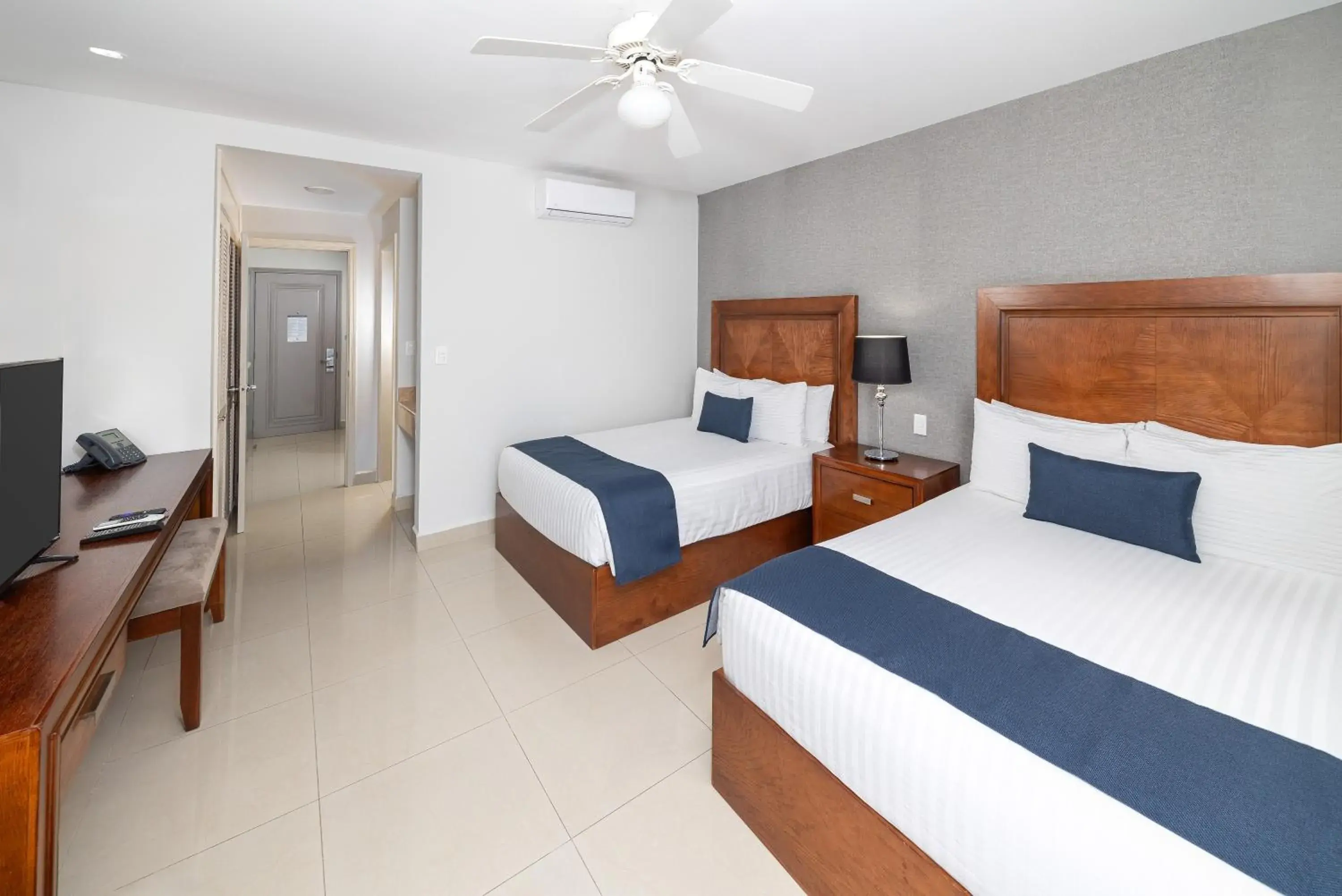 Bedroom, Bed in Hotel Suites México Plaza León Campestre Bedroom, Bed in Hotel Suites México Plaza León Campestre