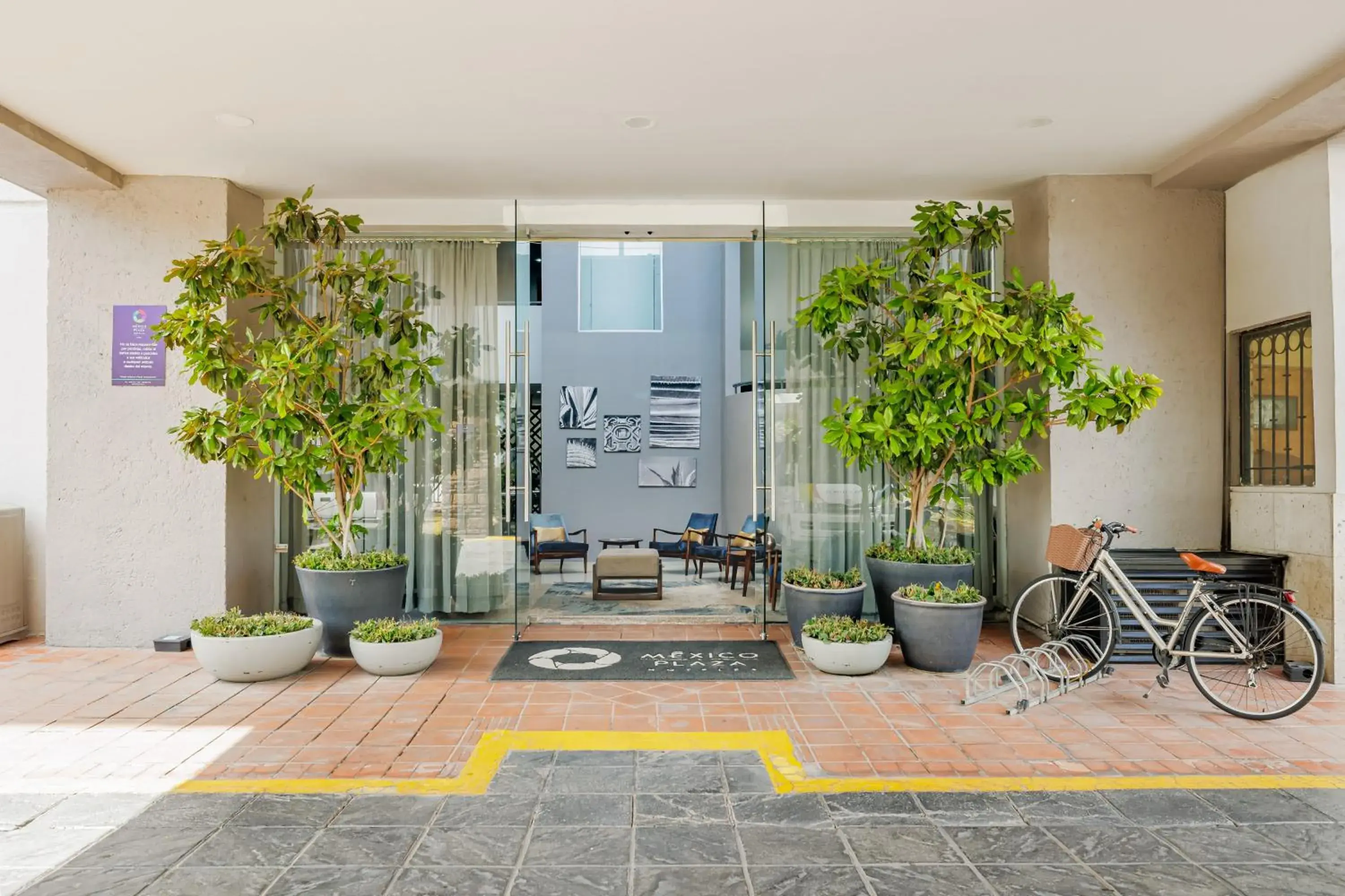 Facade/entrance in Hotel Suites México Plaza León Campestre Facade/entrance in Hotel Suites México Plaza León Campestre