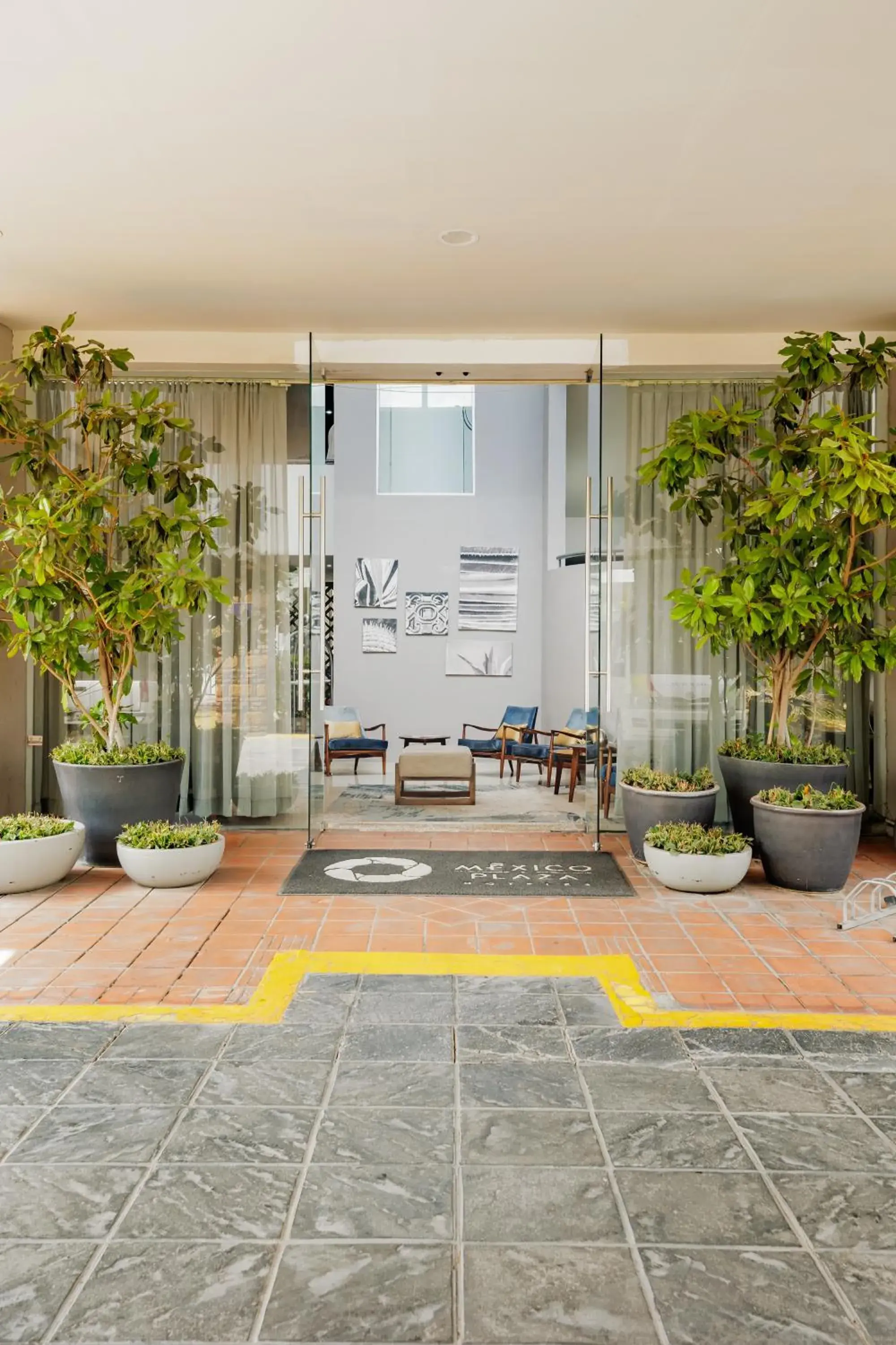 Facade/entrance in Hotel Suites México Plaza León Campestre Facade/entrance in Hotel Suites México Plaza León Campestre