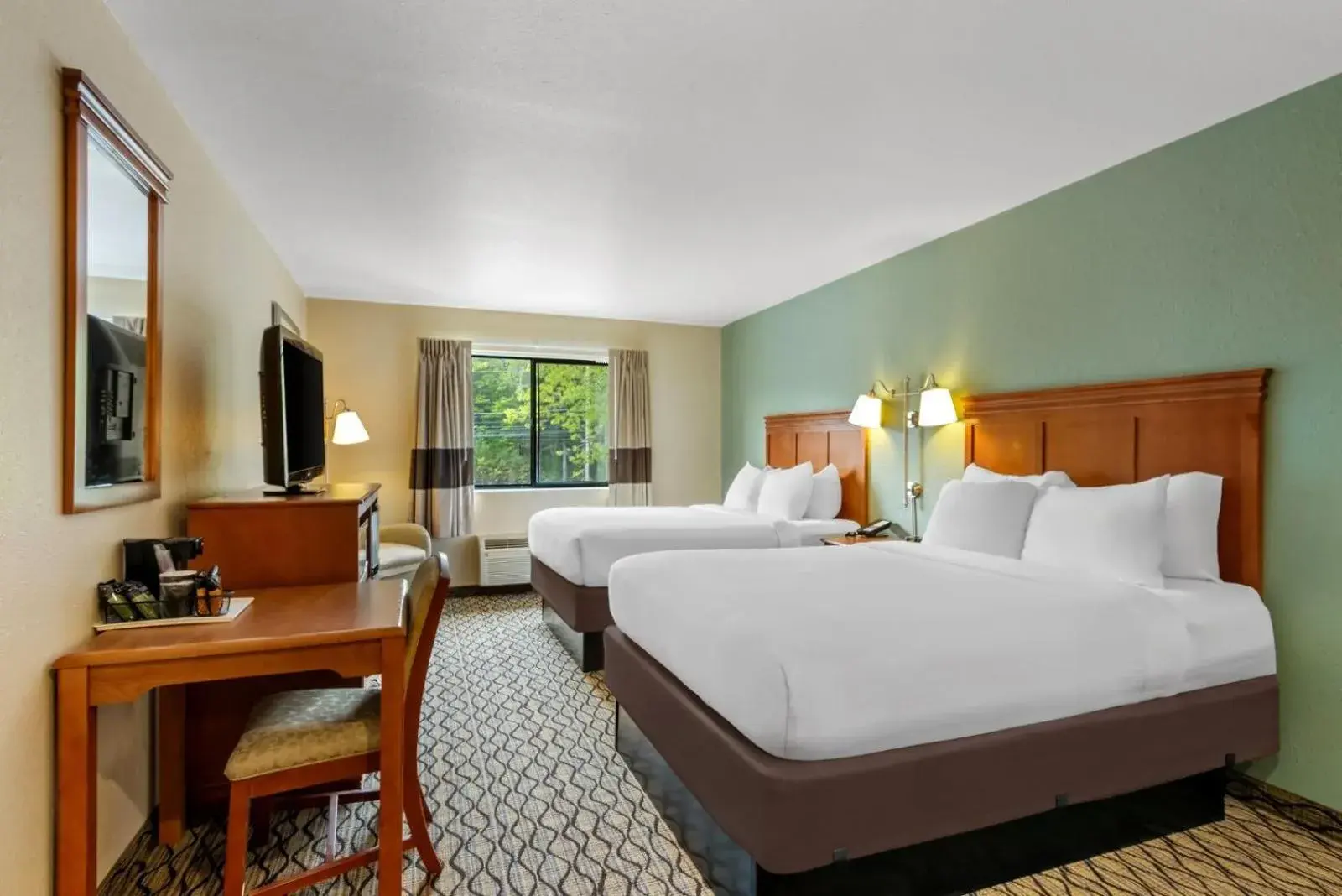 2 Queen Jacuzzi in Beachfront Hotel Houghton Lake 2 Queen Jacuzzi in Beachfront Hotel Houghton Lake