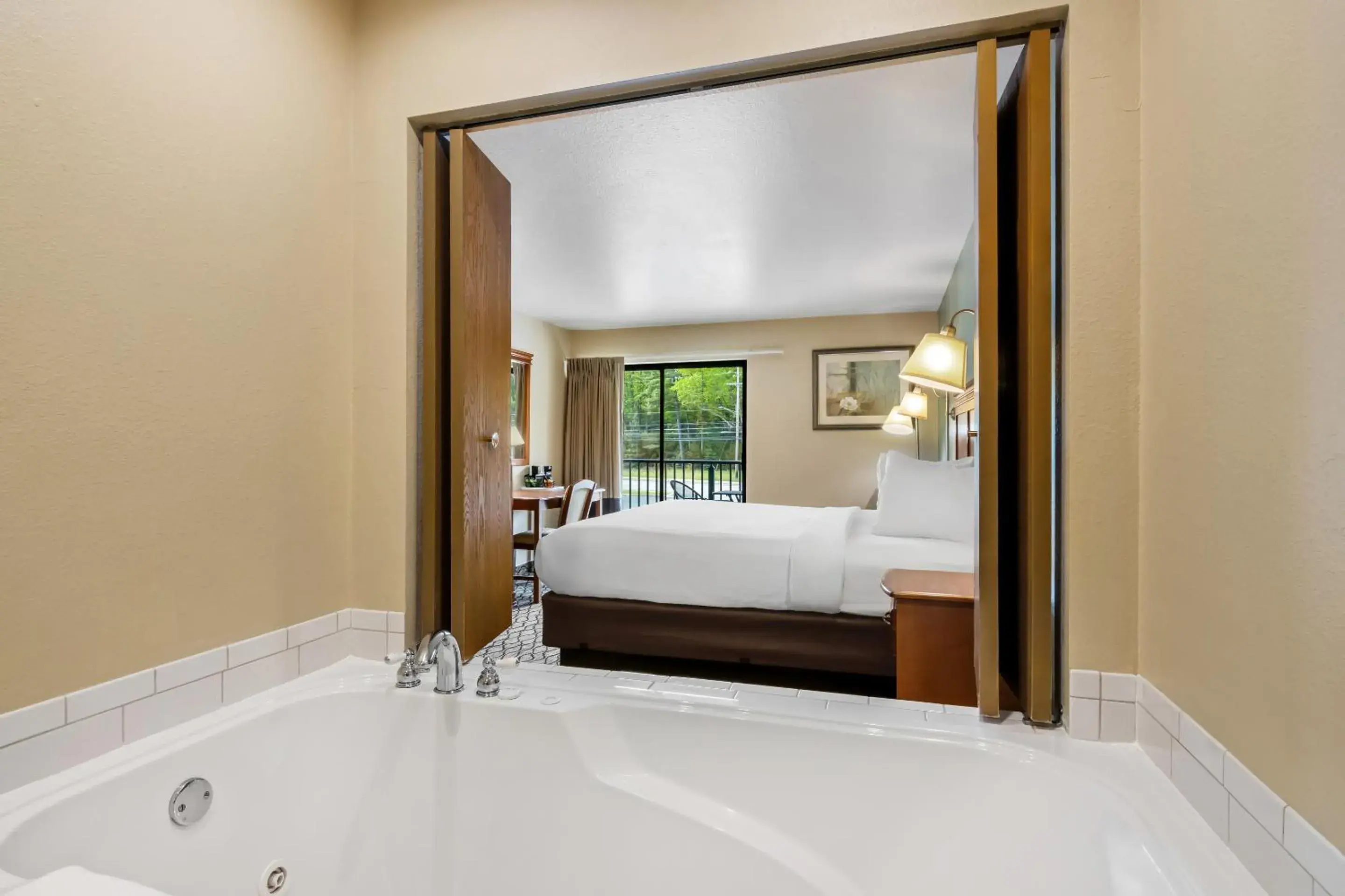 Bed in Beachfront Hotel Houghton Lake Bed in Beachfront Hotel Houghton Lake