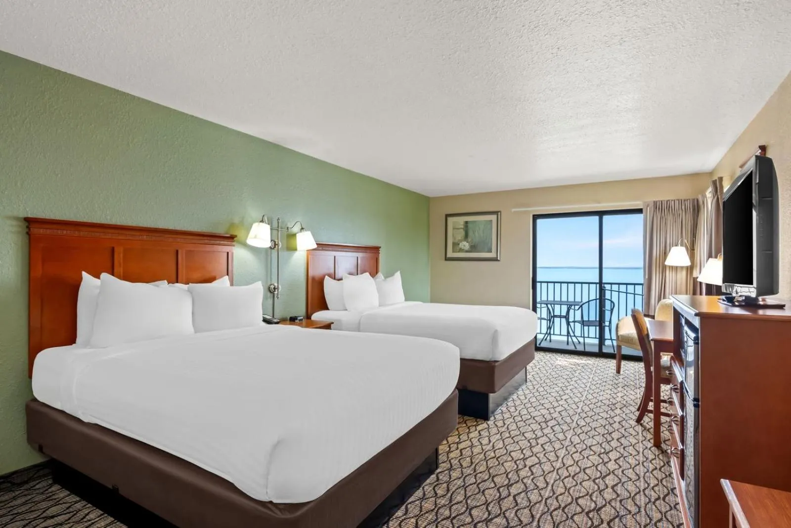 Bed in Beachfront Hotel Houghton Lake