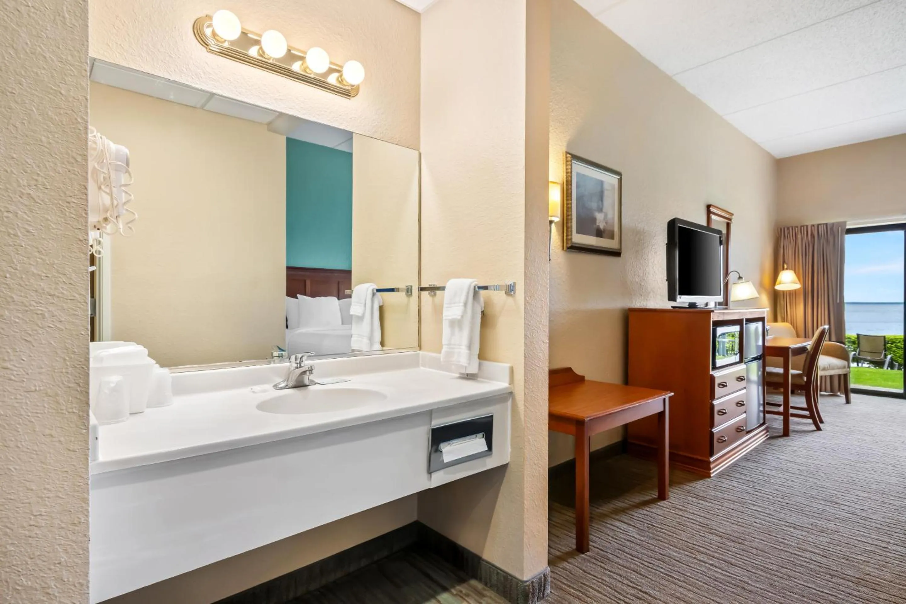 Bed in Beachfront Hotel Houghton Lake