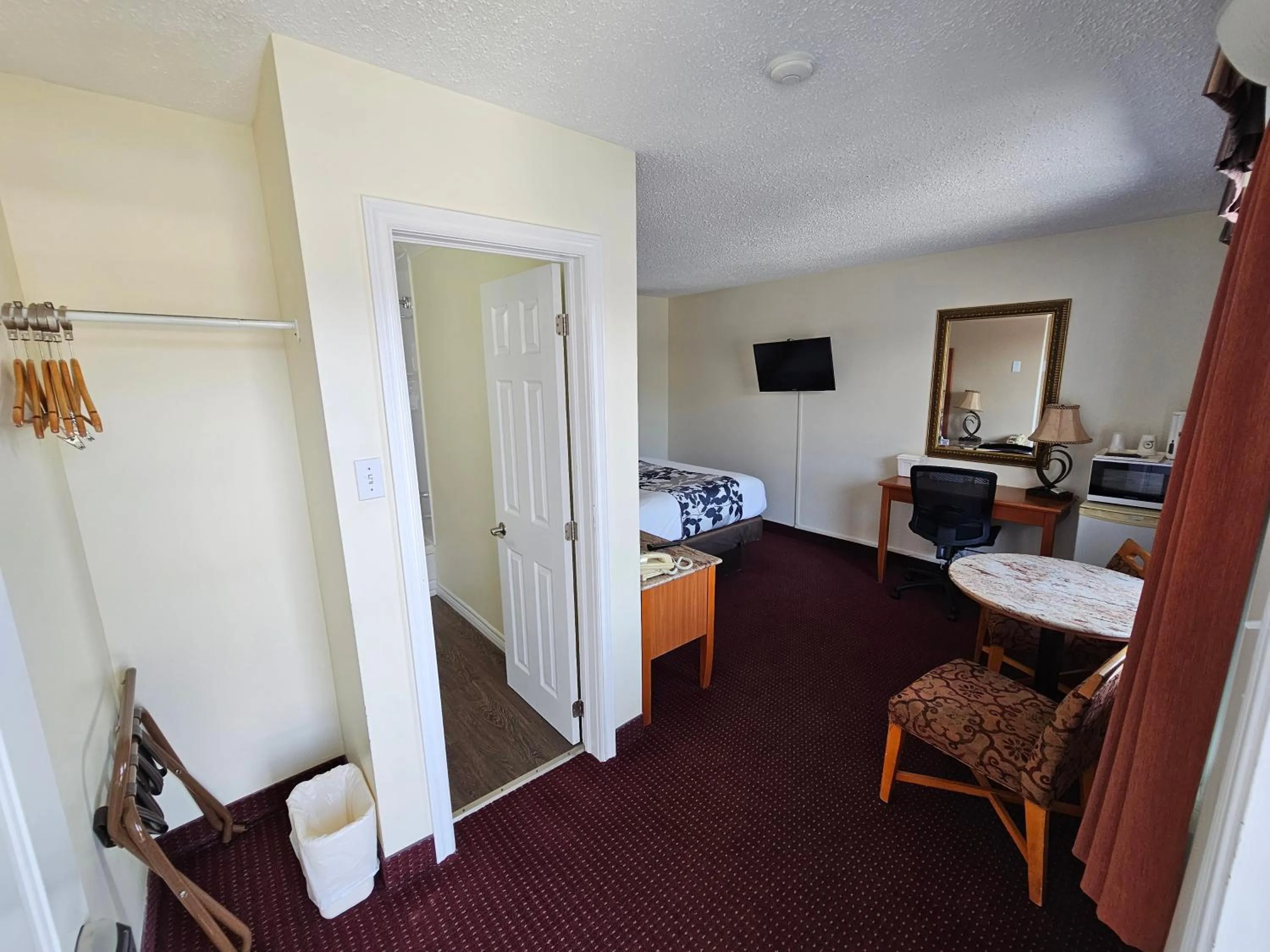 TV and multimedia in Huntsville Inn