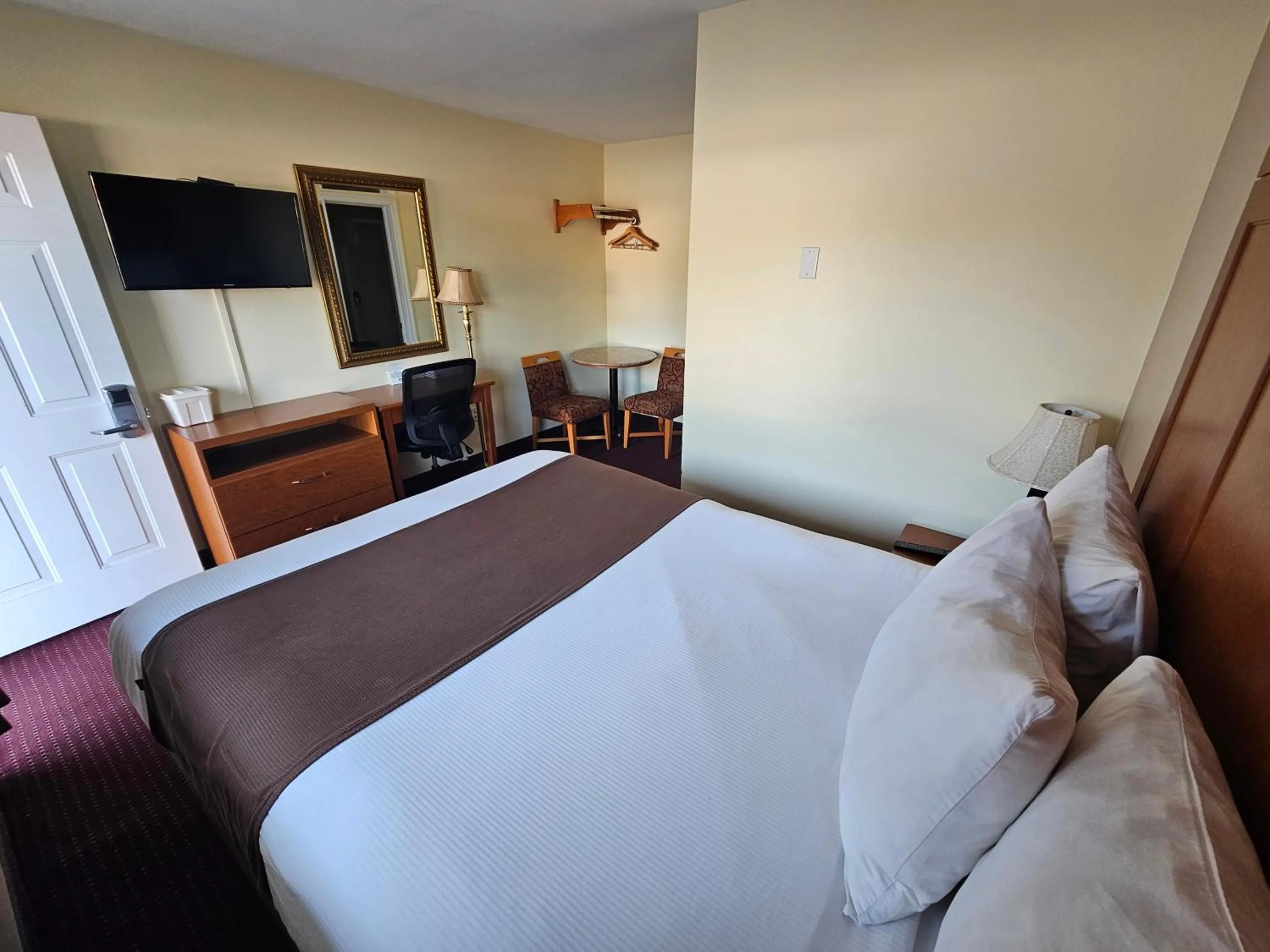 Bed in Huntsville Inn