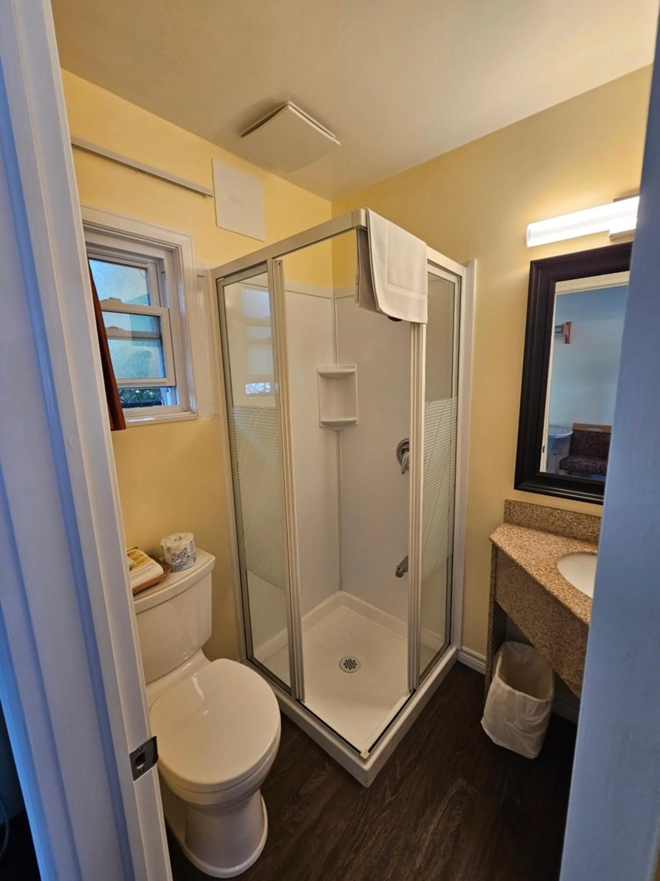 Bathroom in Huntsville Inn