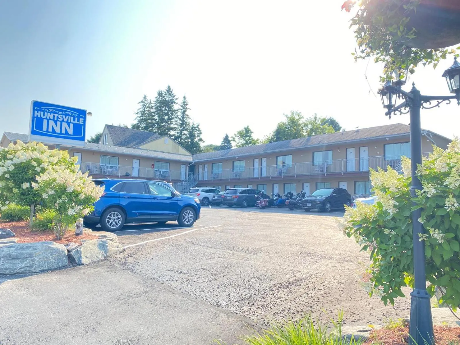 Property building in Huntsville Inn